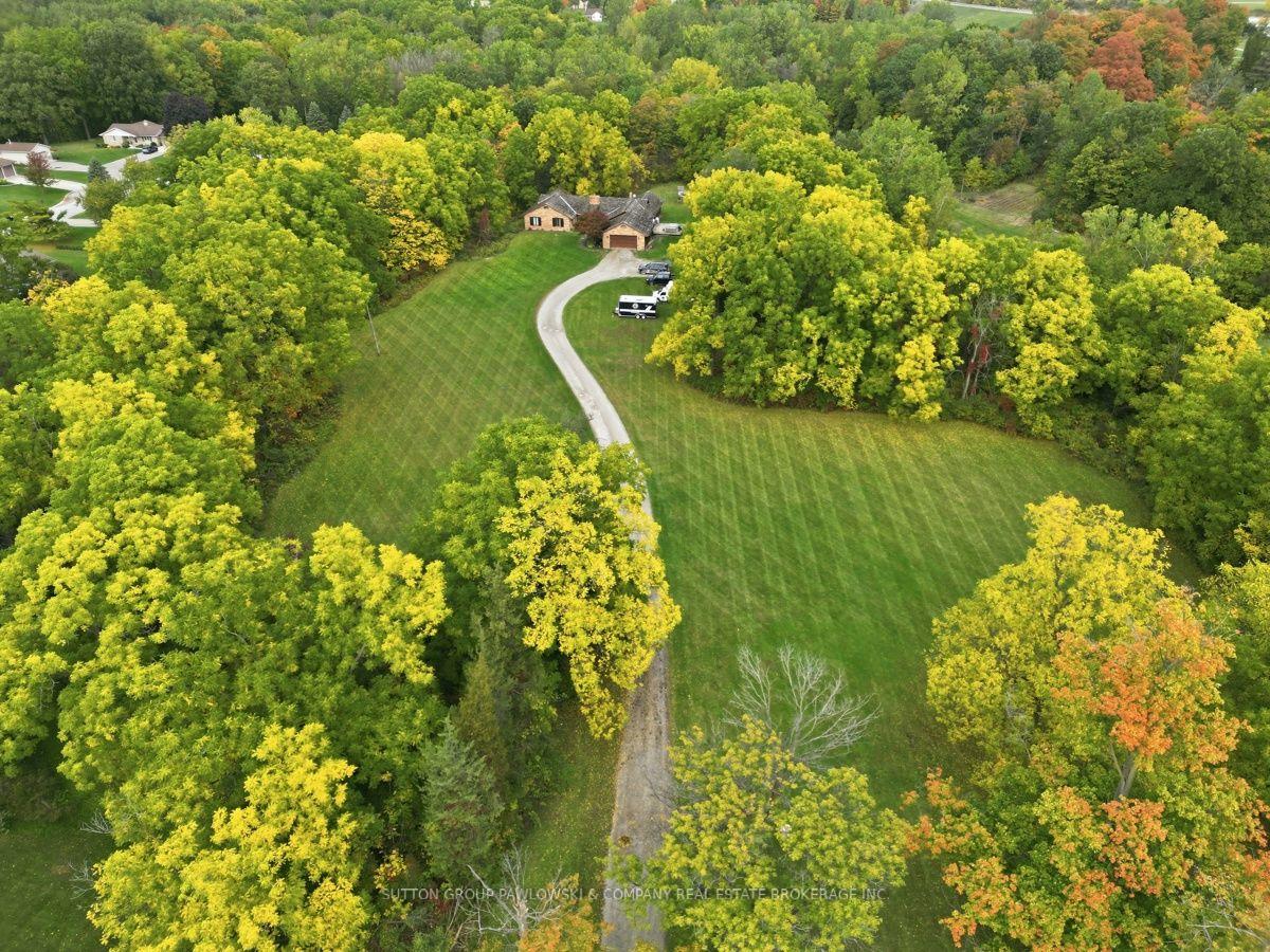 Photo 4 of 2174 Parkhill Drive, North Middlesex, Parkhill — HOMEH