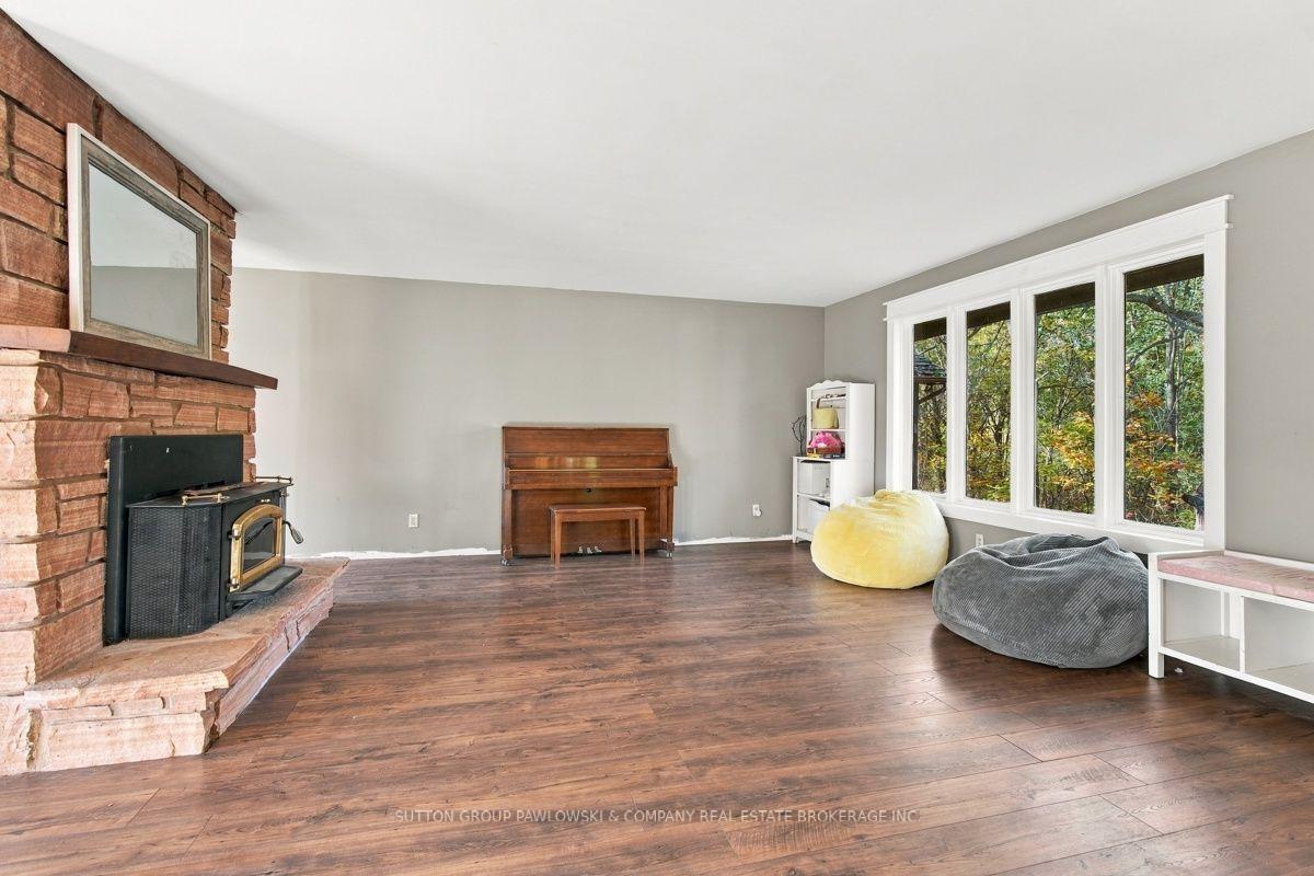 Photo 10 of 2174 Parkhill Drive, North Middlesex, Parkhill — HOMEH