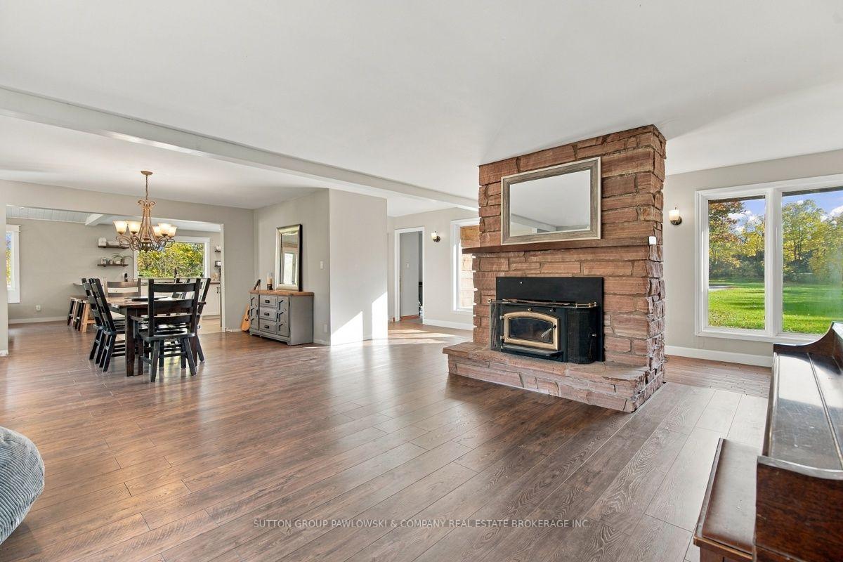 Photo 11 of 2174 Parkhill Drive, North Middlesex, Parkhill — HOMEH