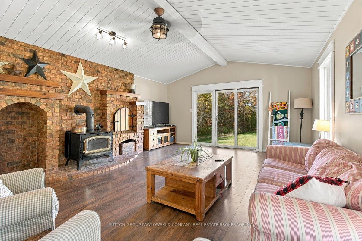 Photo 15 of 2174 Parkhill Drive, North Middlesex, Parkhill — HOMEH