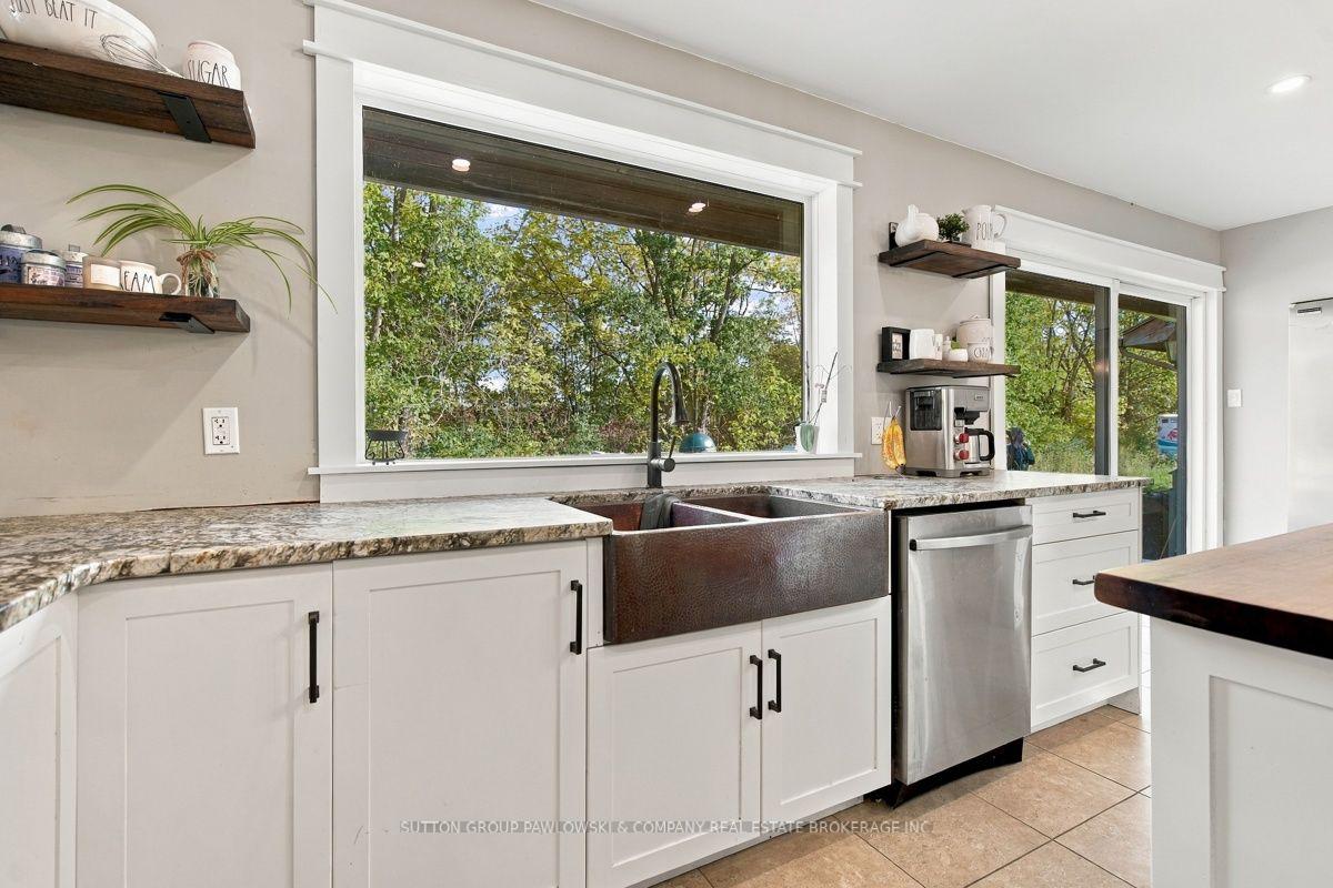 Photo 23 of 2174 Parkhill Drive, North Middlesex, Parkhill — HOMEH