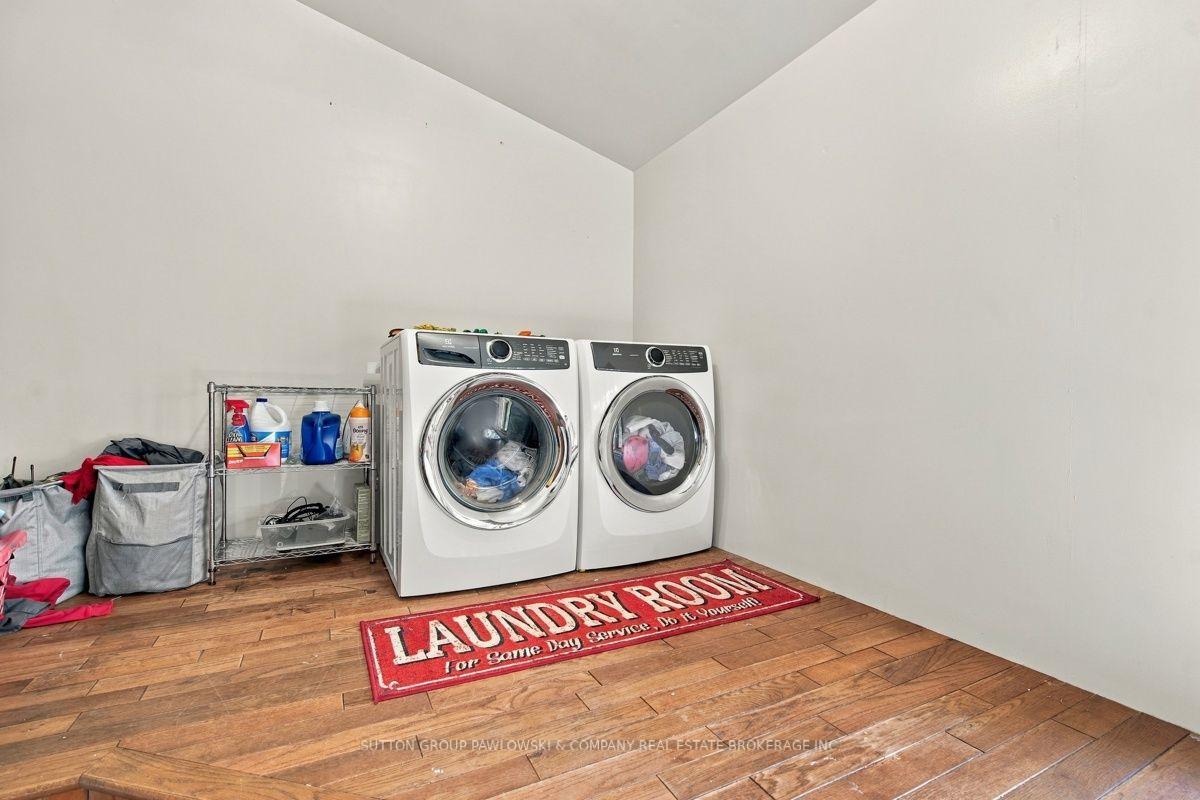 Photo 33 of 2174 Parkhill Drive, North Middlesex, Parkhill — HOMEH