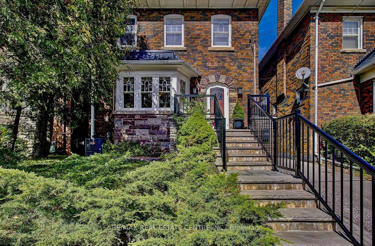 Photo of 194 Lawrence Avenue E