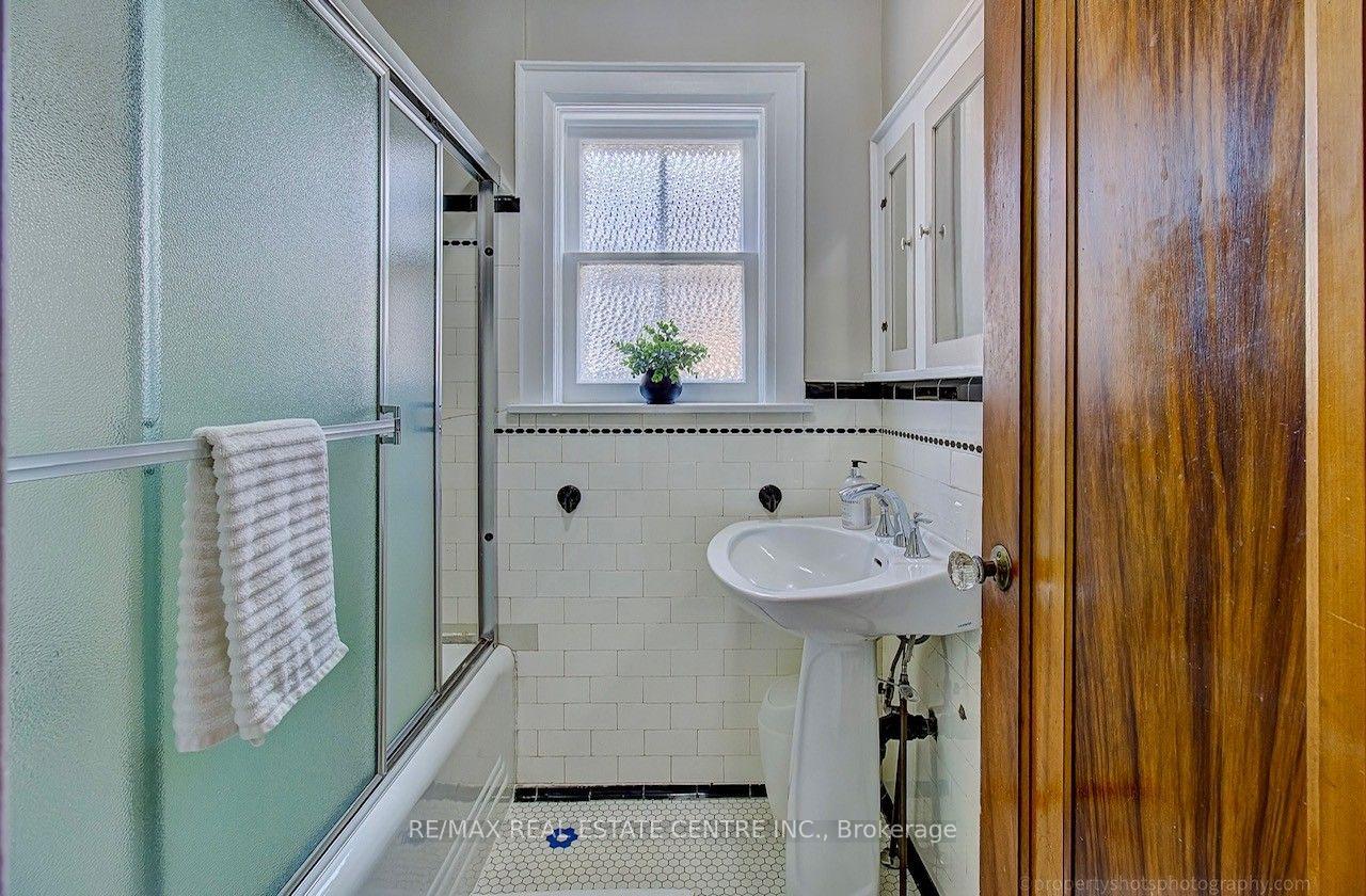 Photo 16 of 194 Lawrence Avenue E, Toronto, Lawrence Park North — HOMEH