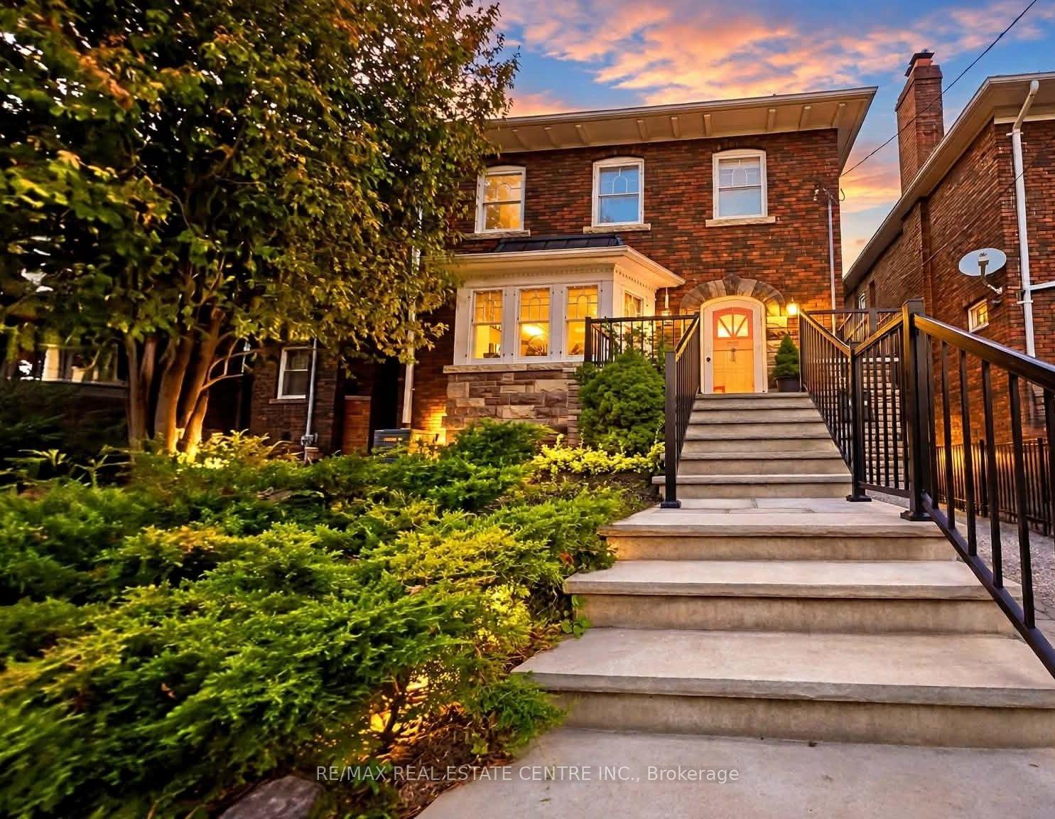 Photo of 194 Lawrence Avenue E
