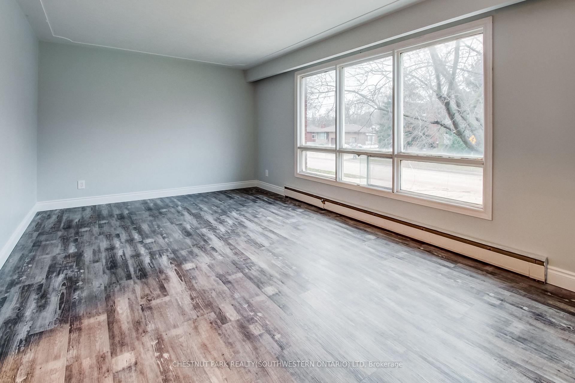 Photo 12 of 105 Dixon Street, Kitchener, Rockway — HOMEH