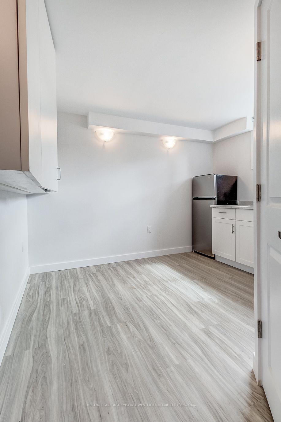 Photo 14 of 105 Dixon Street, Kitchener, Rockway — HOMEH