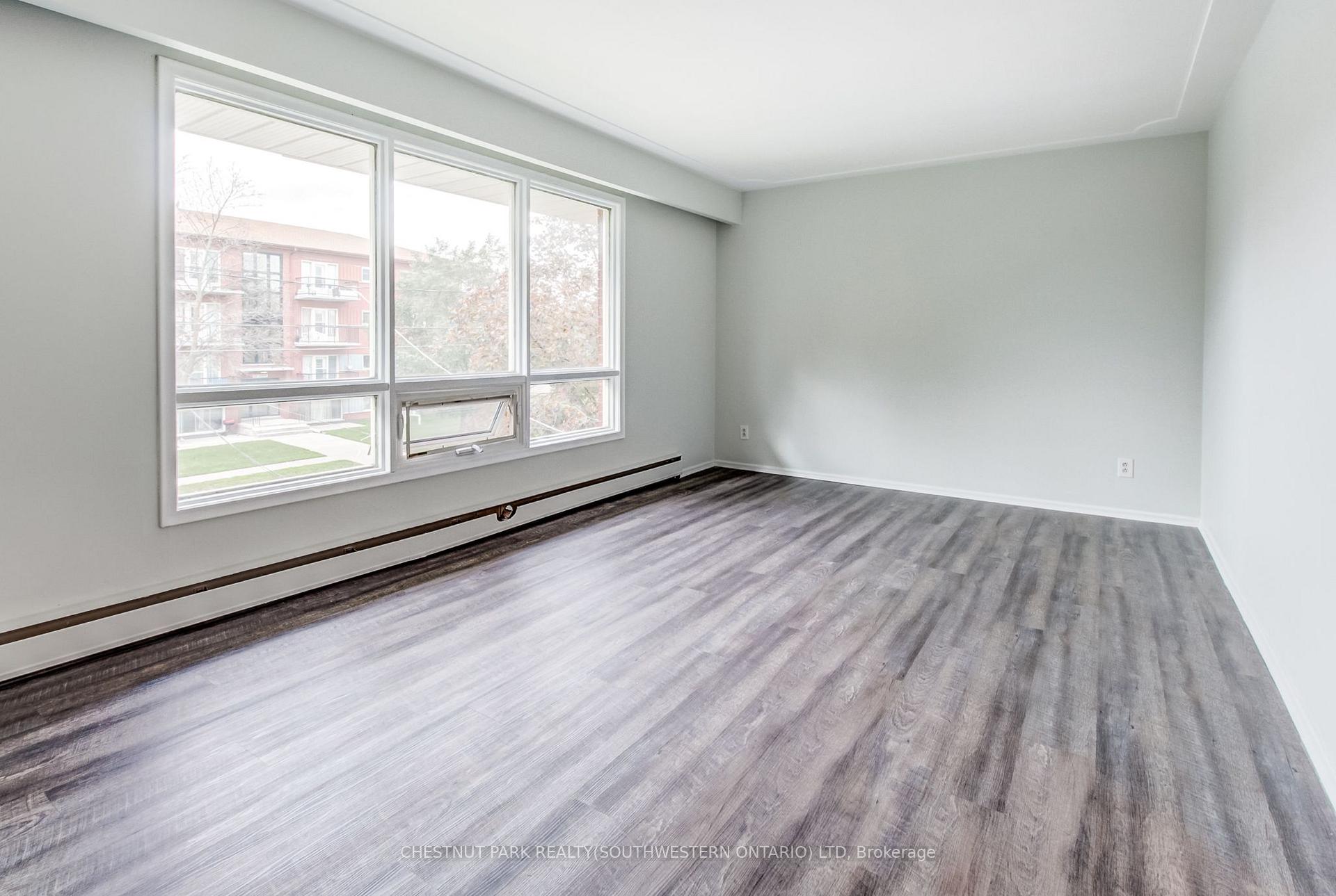 Photo 21 of 105 Dixon Street, Kitchener, Rockway — HOMEH