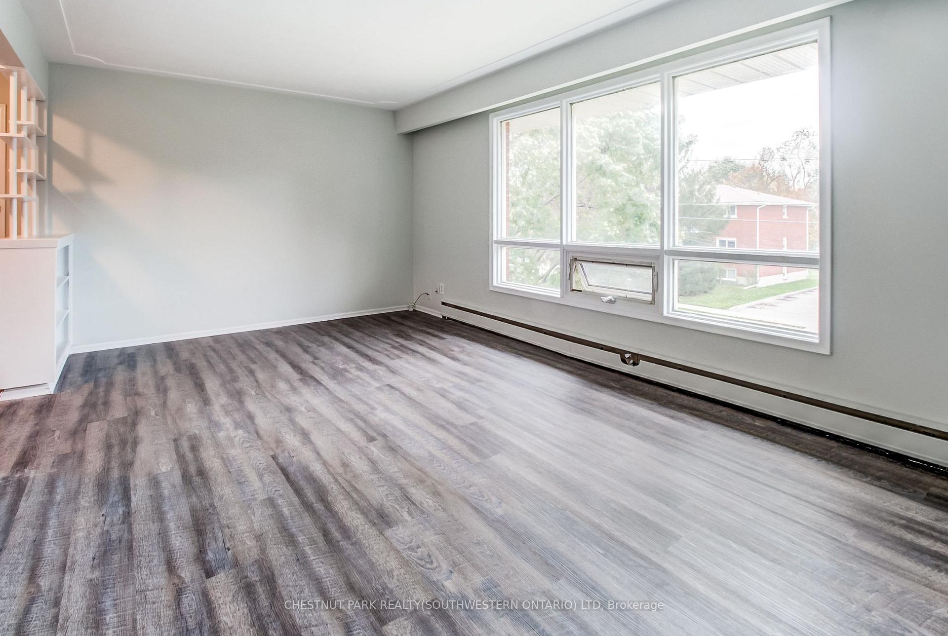 Photo 24 of 105 Dixon Street, Kitchener, Rockway — HOMEH