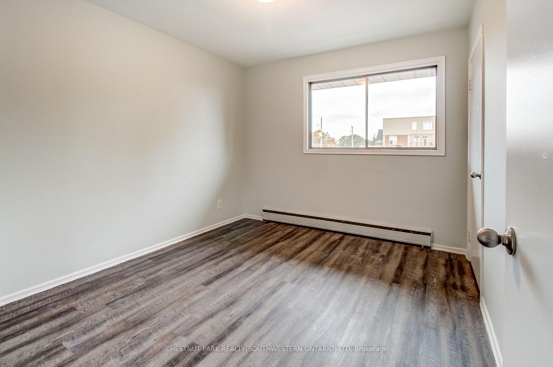 Photo 30 of 105 Dixon Street, Kitchener, Rockway — HOMEH