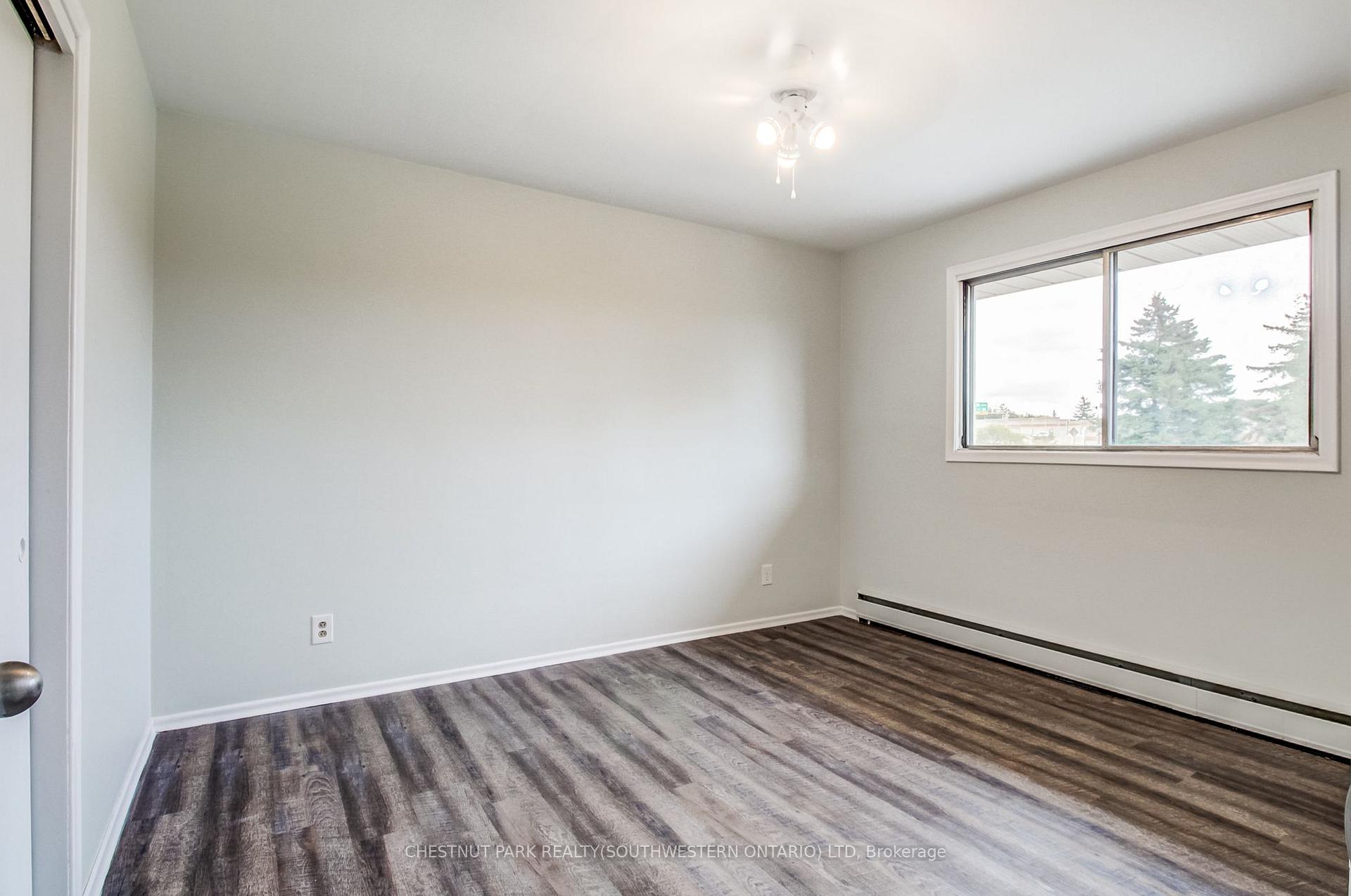 Photo 31 of 105 Dixon Street, Kitchener, Rockway — HOMEH