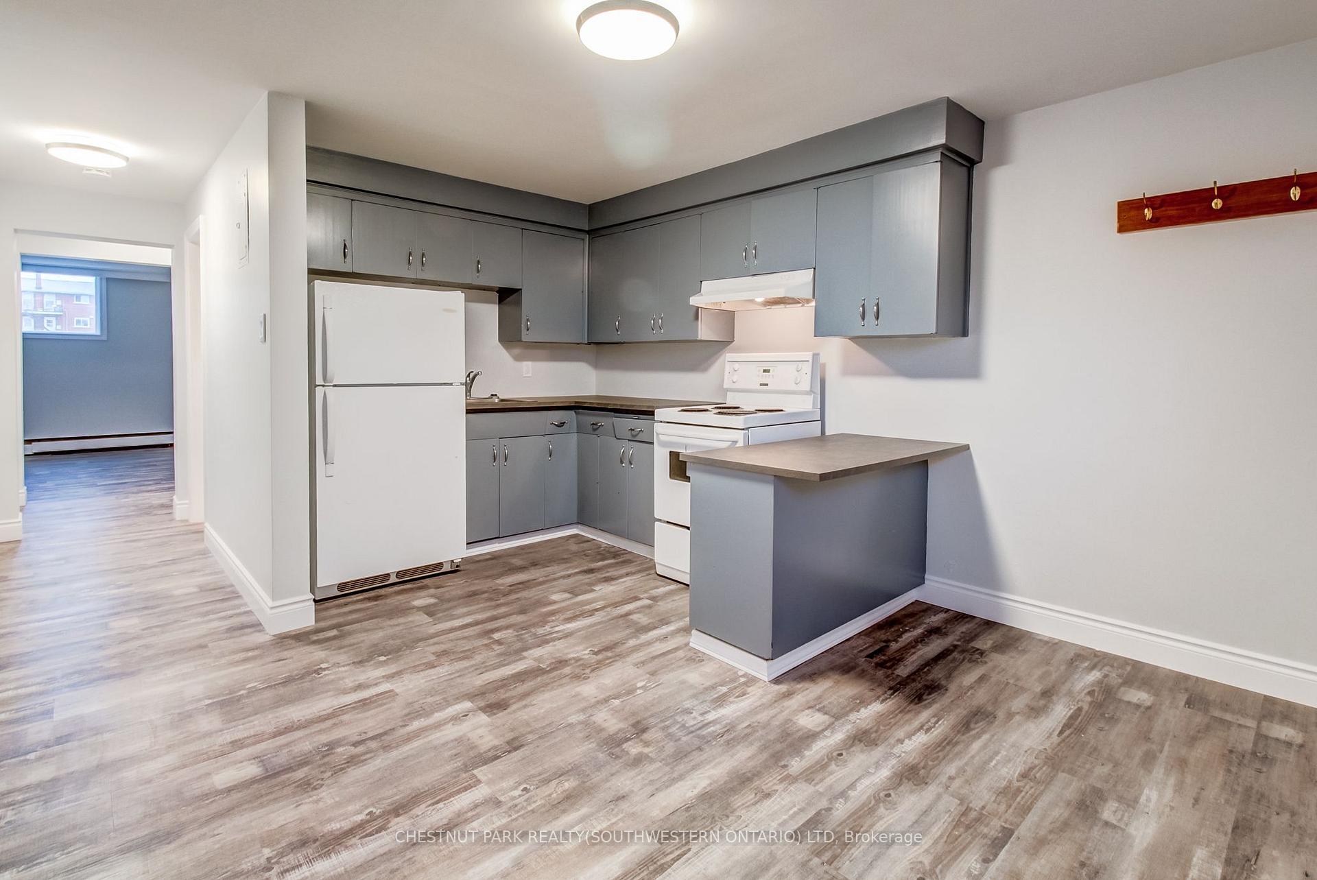 Photo 33 of 105 Dixon Street, Kitchener, Rockway — HOMEH