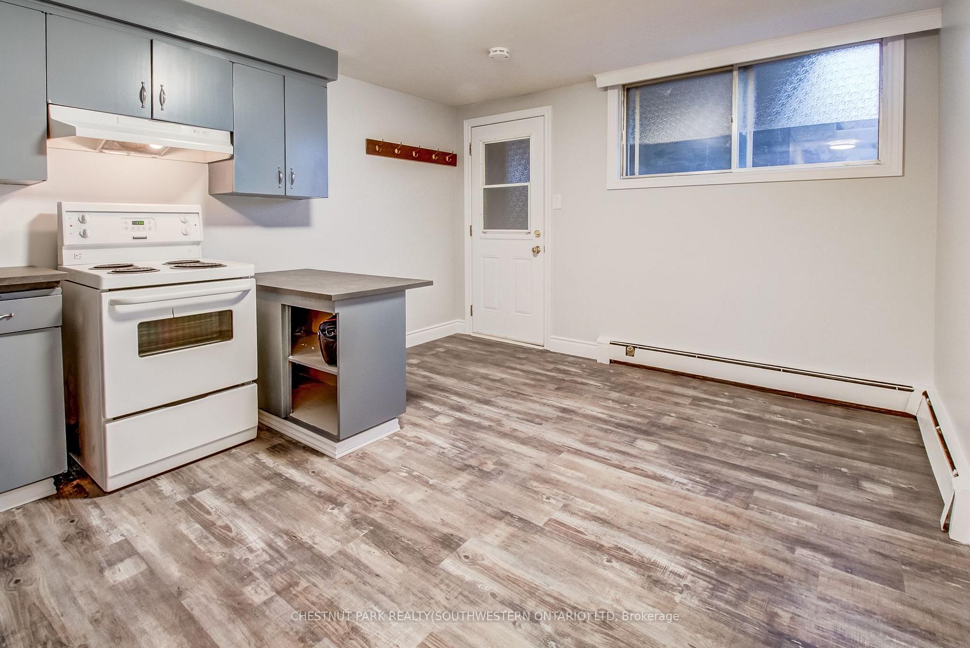 Photo 34 of 105 Dixon Street, Kitchener, Rockway — HOMEH