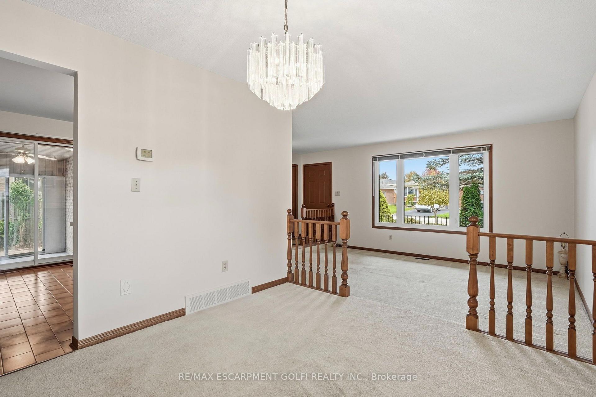 Photo 9 of 84 Larchwood Circle, Welland, N. Welland — HOMEH