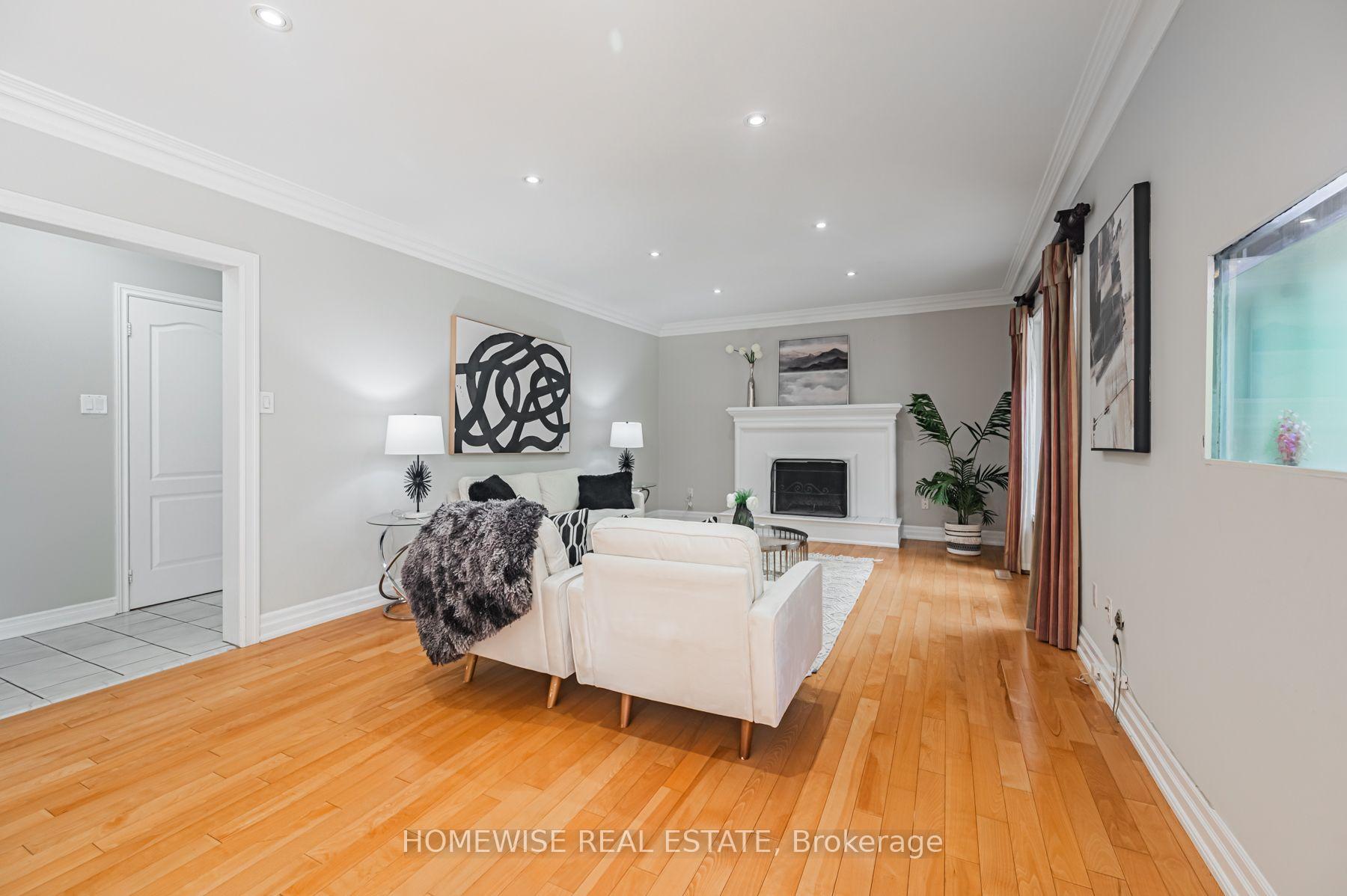 Photo 8 of 5859 Riverside Place, Mississauga, East Credit — HOMEH