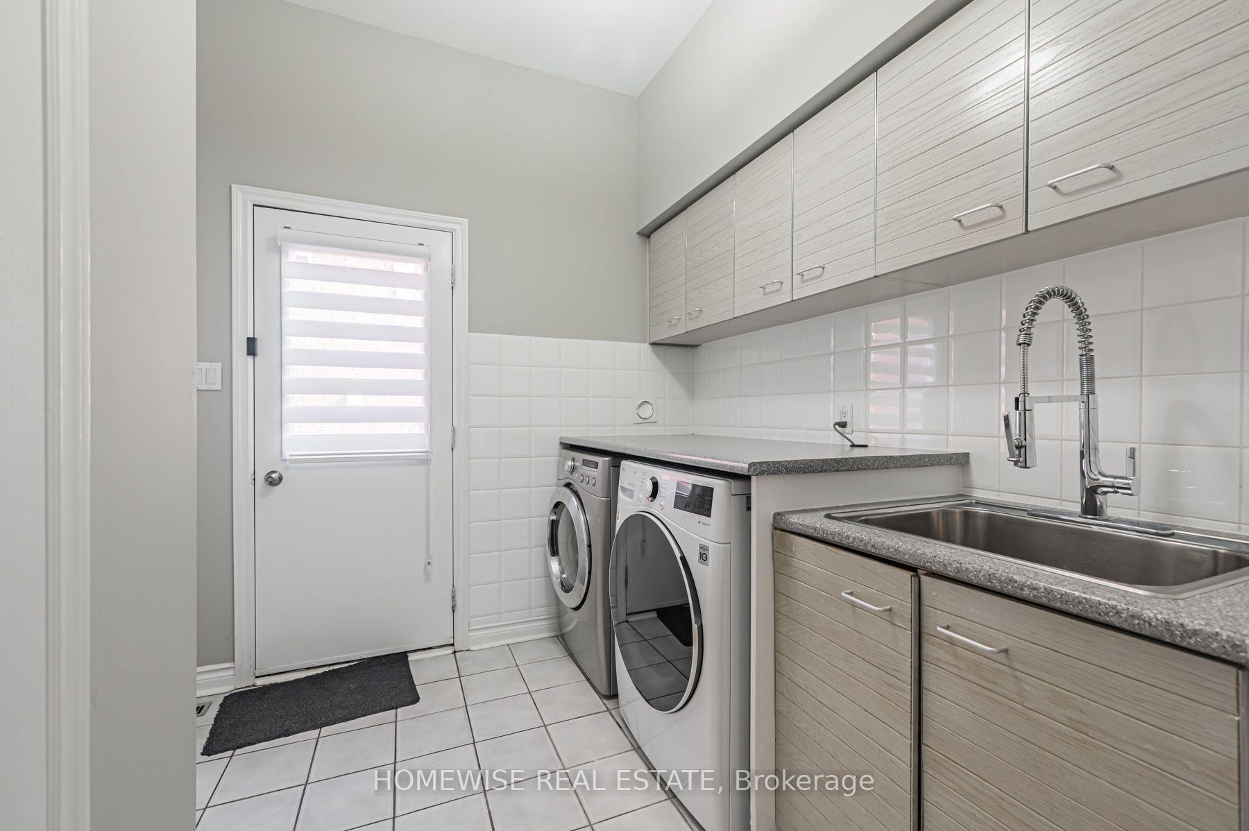 Photo 16 of 5859 Riverside Place, Mississauga, East Credit — HOMEH