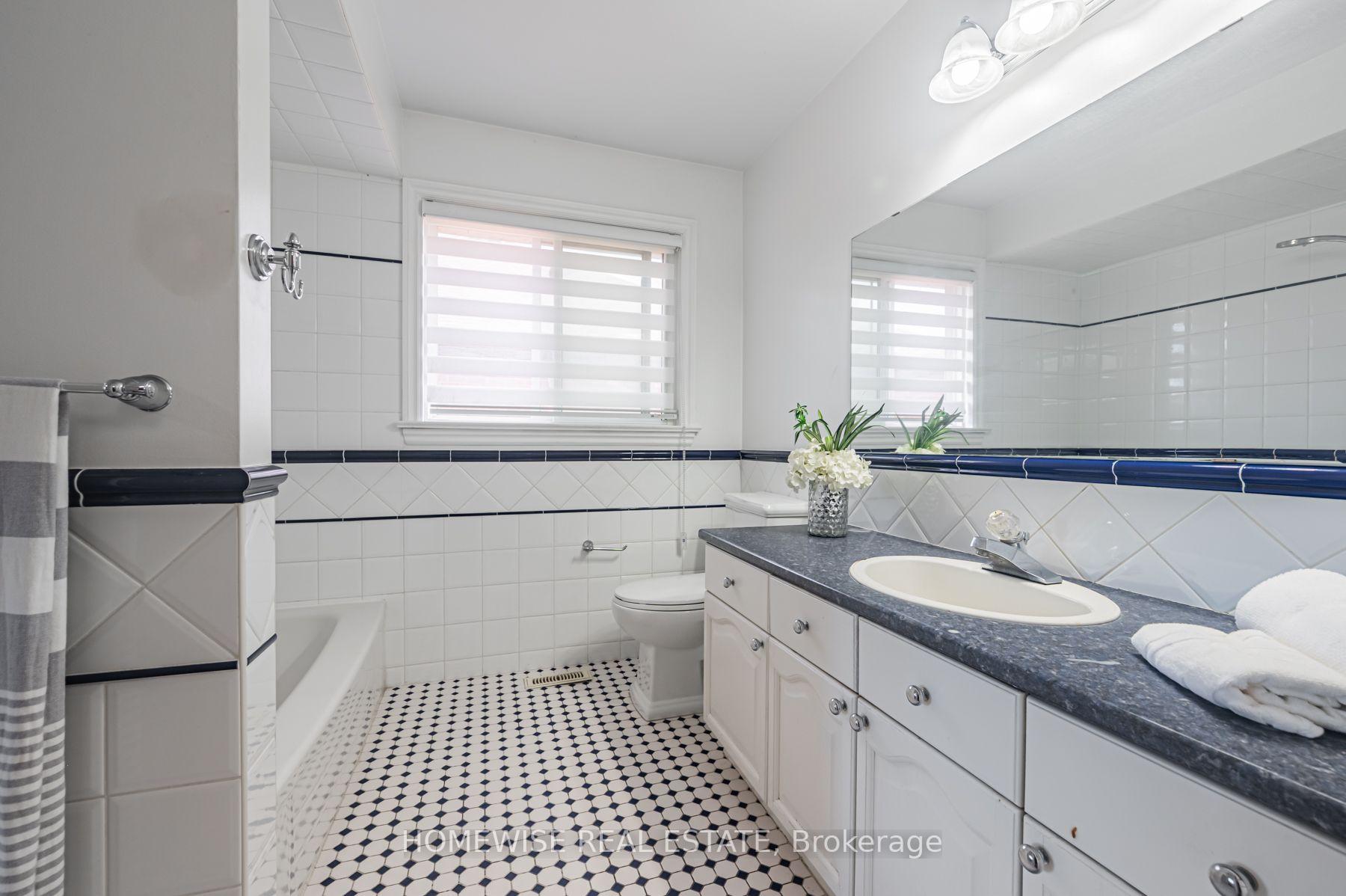 Photo 30 of 5859 Riverside Place, Mississauga, East Credit — HOMEH