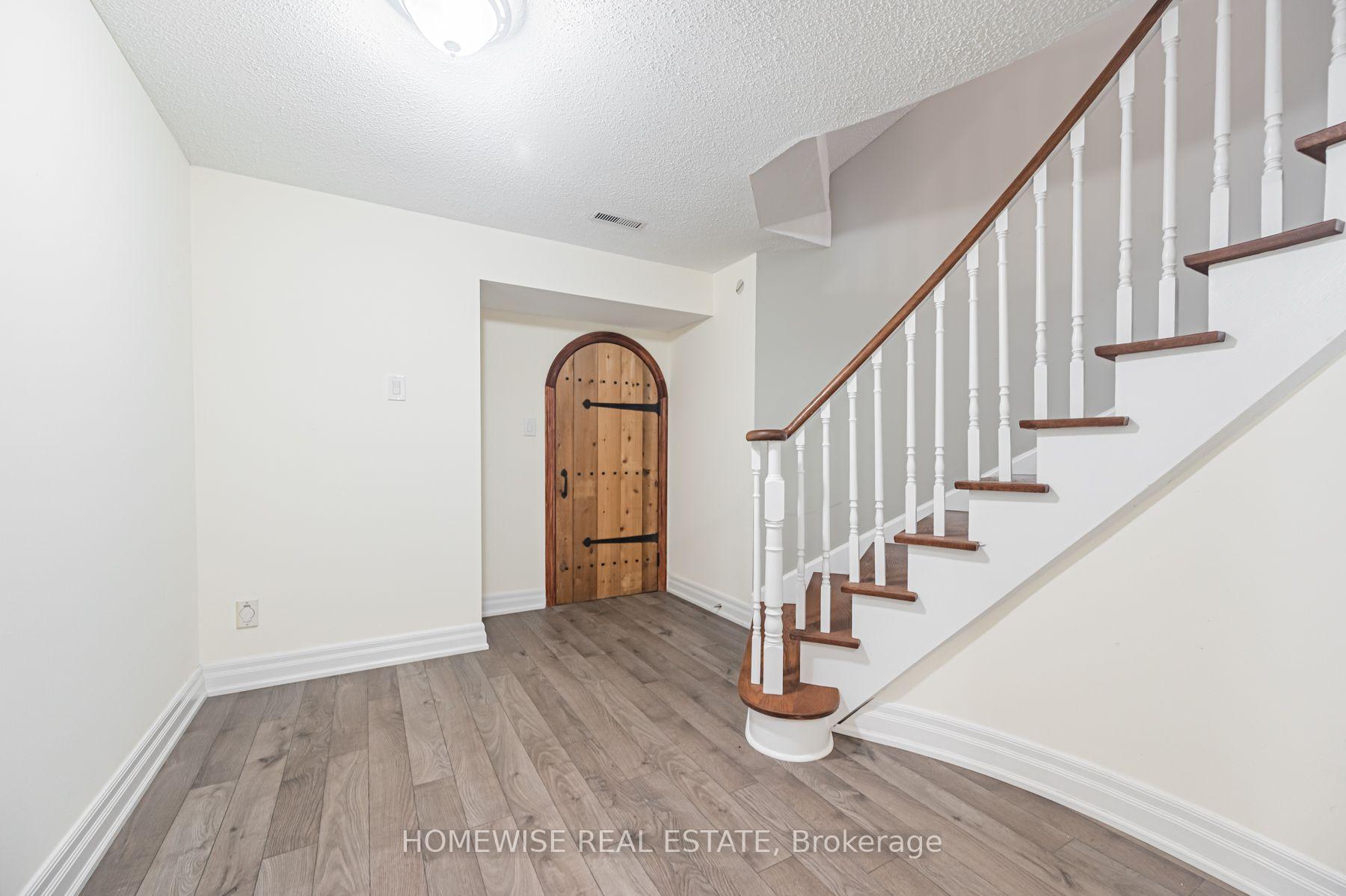 Photo 31 of 5859 Riverside Place, Mississauga, East Credit — HOMEH