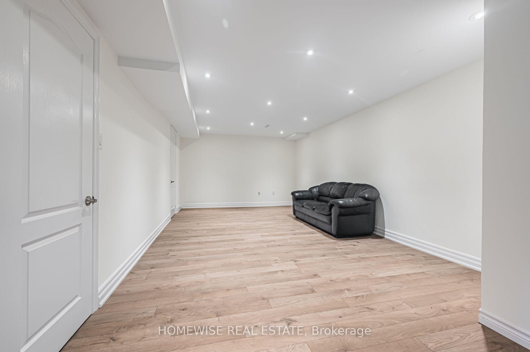 Photo 34 of 5859 Riverside Place, Mississauga, East Credit — HOMEH