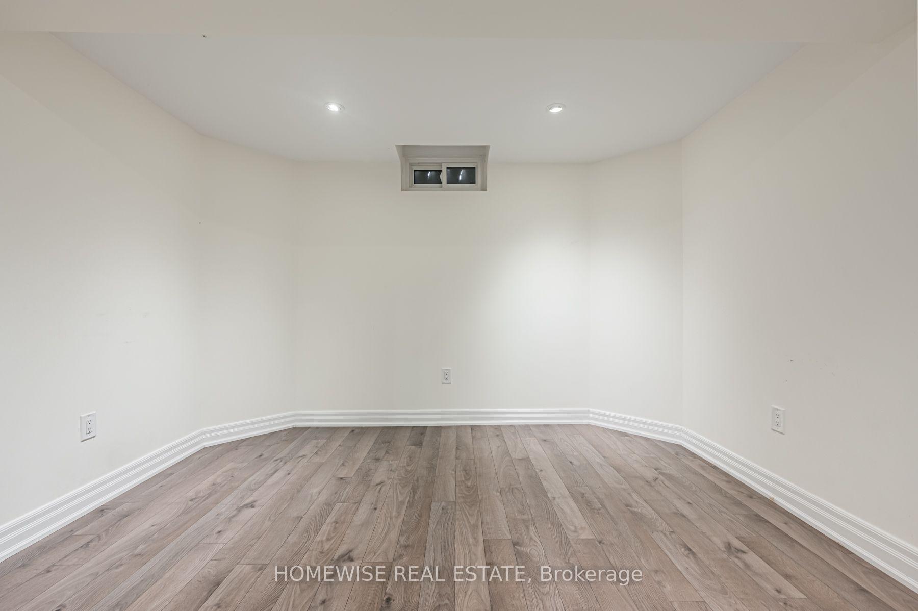 Photo 35 of 5859 Riverside Place, Mississauga, East Credit — HOMEH