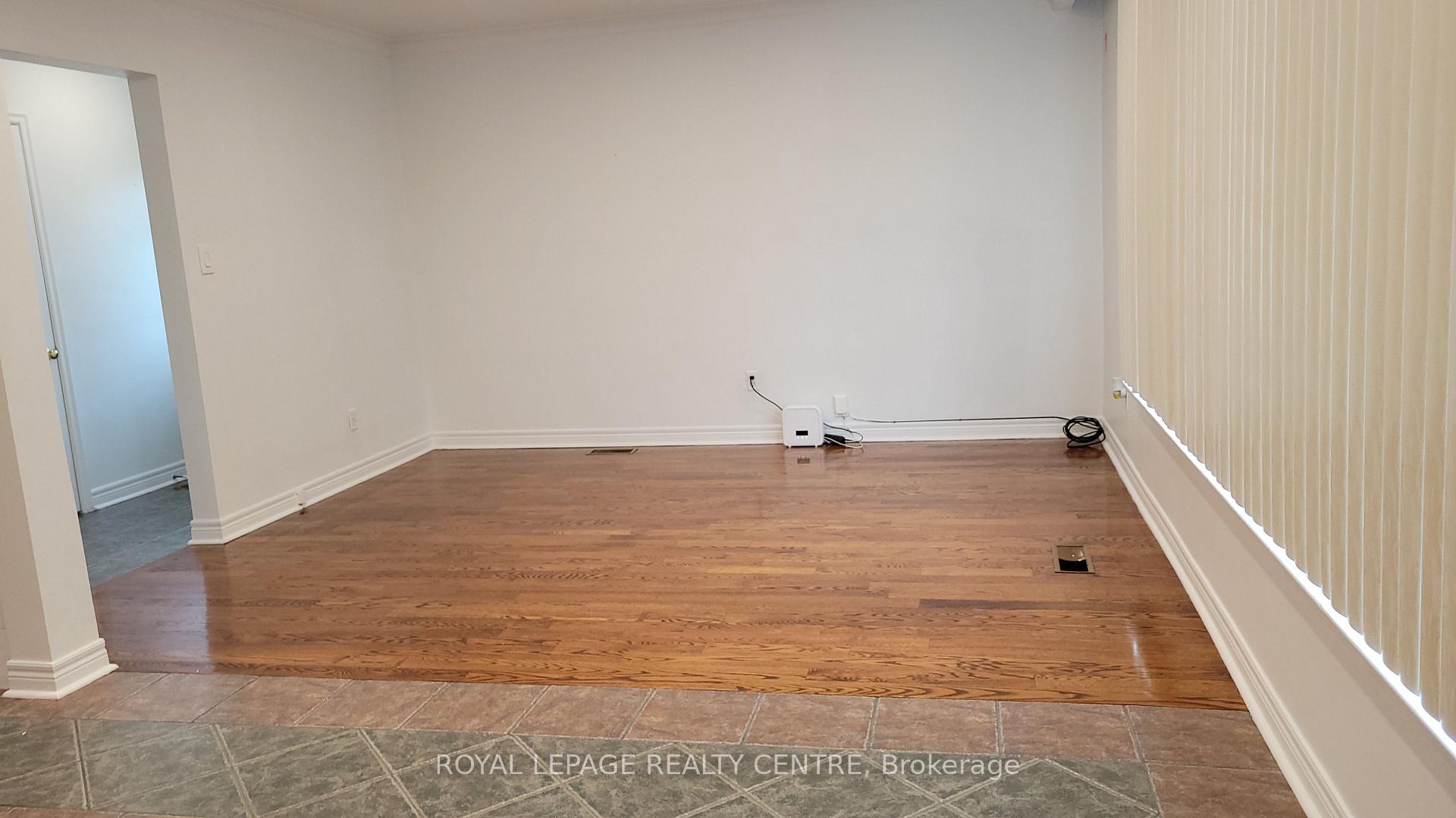 Photo 3 of 50 Rangoon Road, Etobicoke, Eringate-Centennial-West Deane — HOMEH