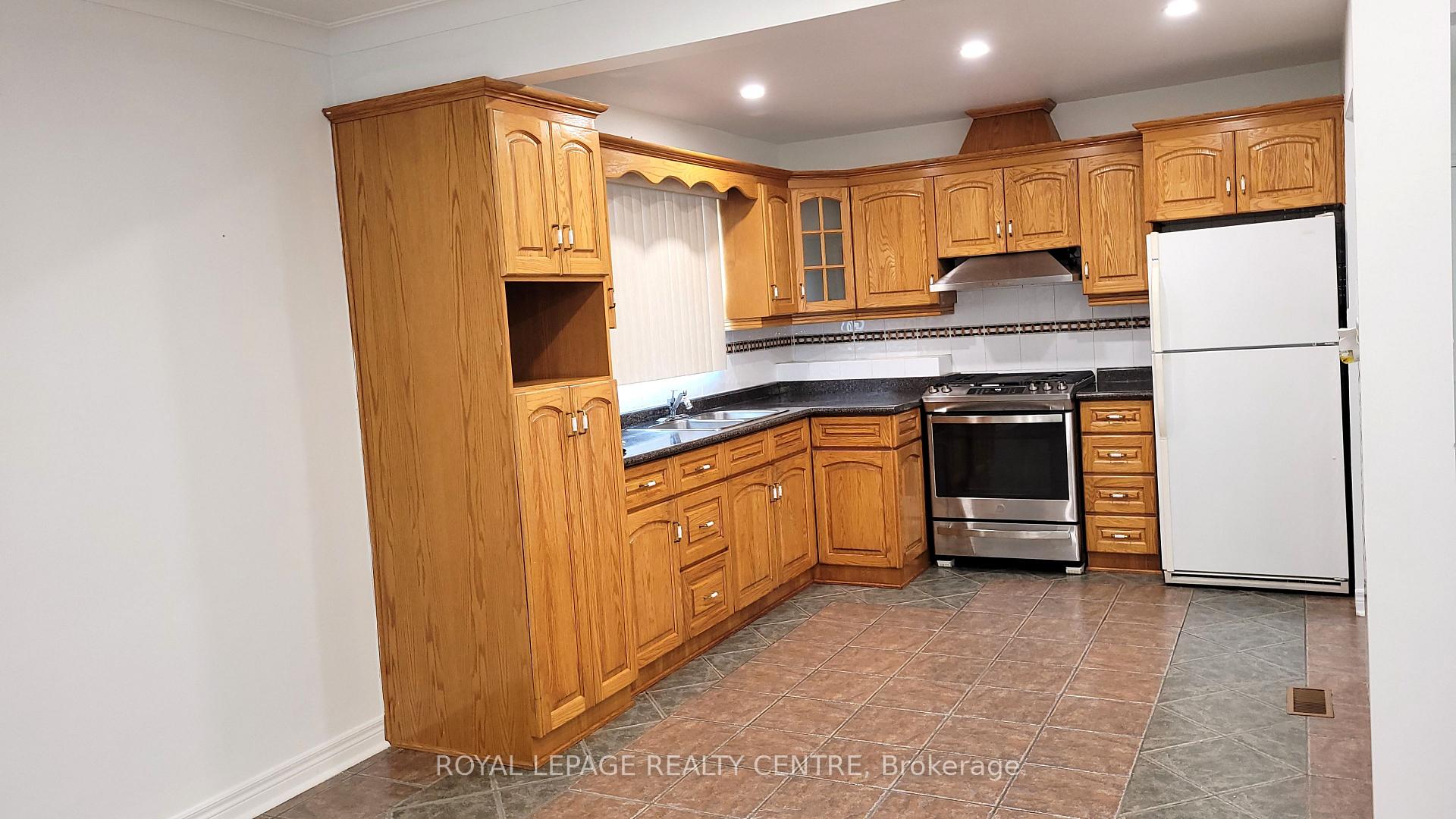 Photo 6 of 50 Rangoon Road, Etobicoke, Eringate-Centennial-West Deane — HOMEH