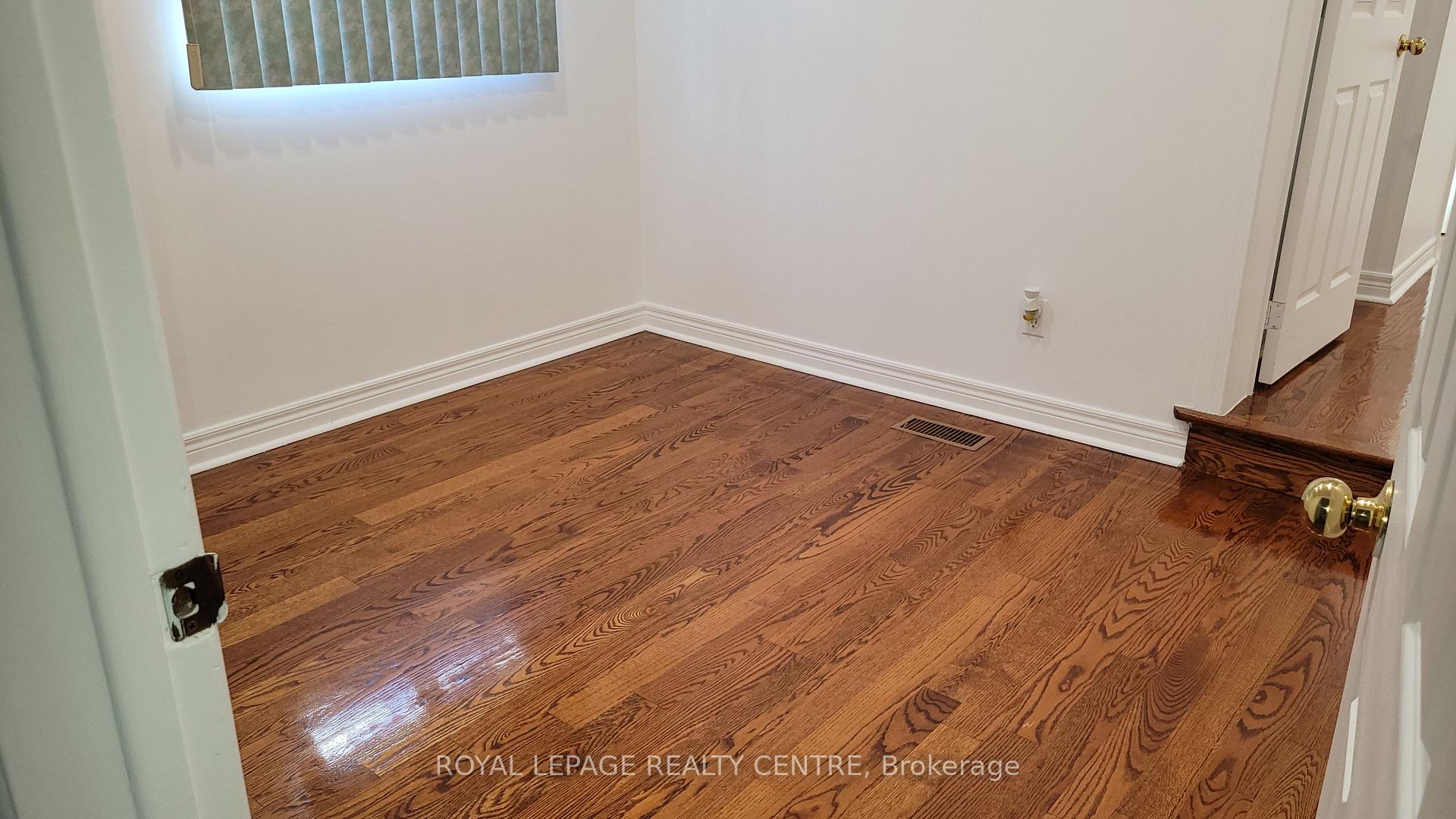 Photo 15 of 50 Rangoon Road, Etobicoke, Eringate-Centennial-West Deane — HOMEH