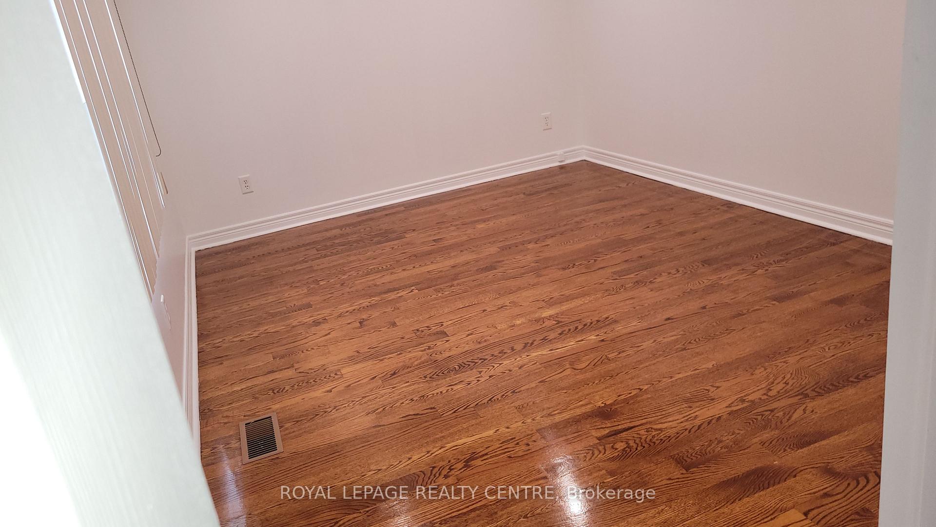Photo 22 of 50 Rangoon Road, Etobicoke, Eringate-Centennial-West Deane — HOMEH