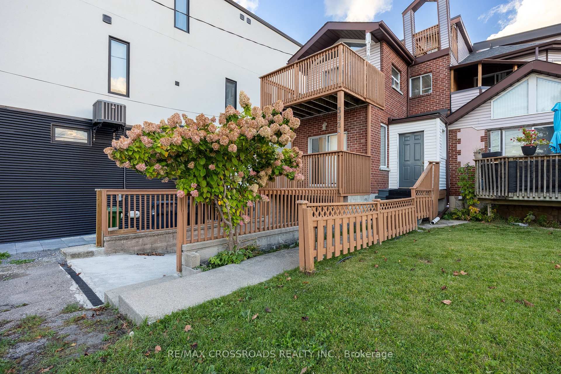 Photo 1 of 592A Danforth Road, Scarborough, Clairlea-Birchmount — HOMEH