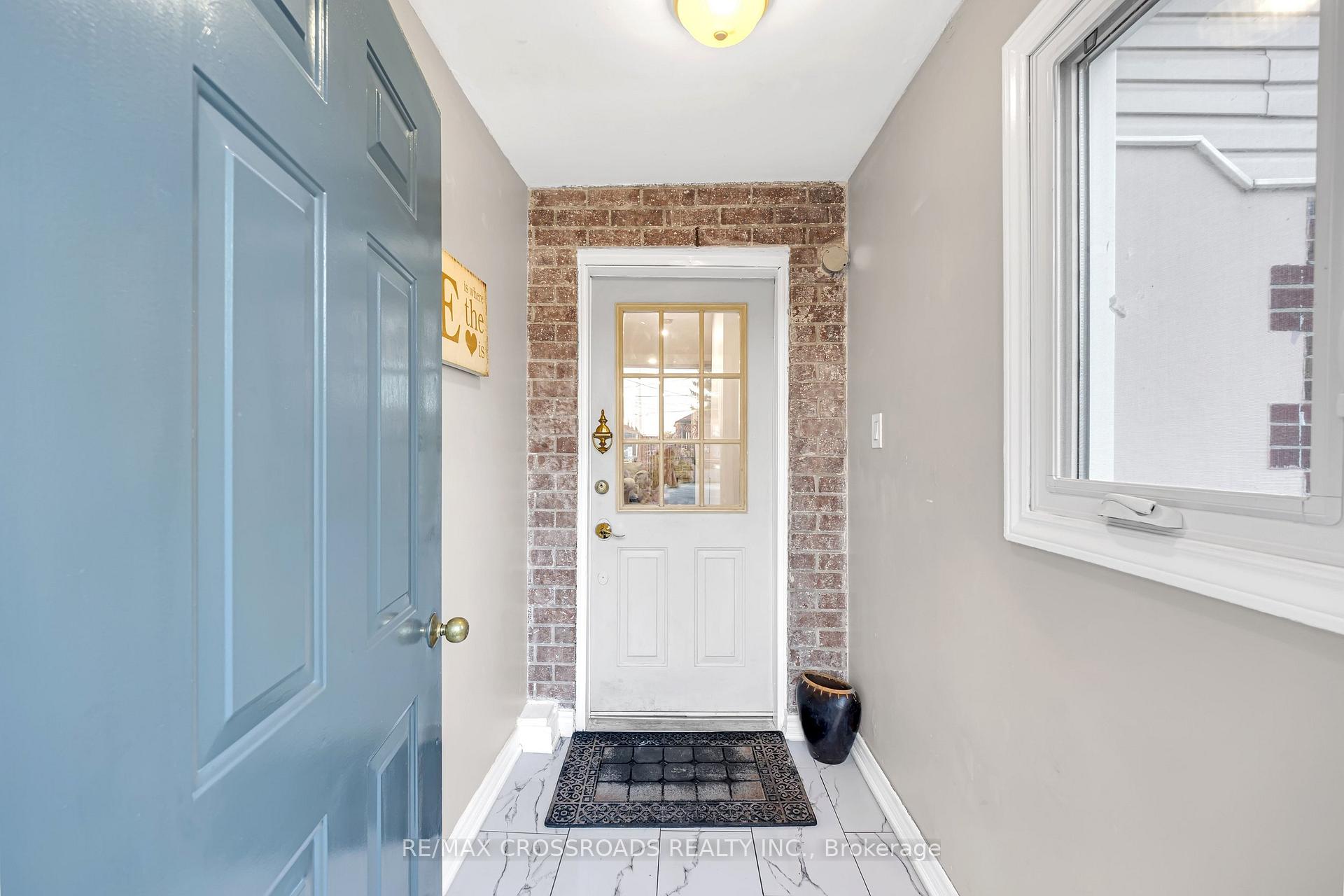 Photo 3 of 592A Danforth Road, Scarborough, Clairlea-Birchmount — HOMEH