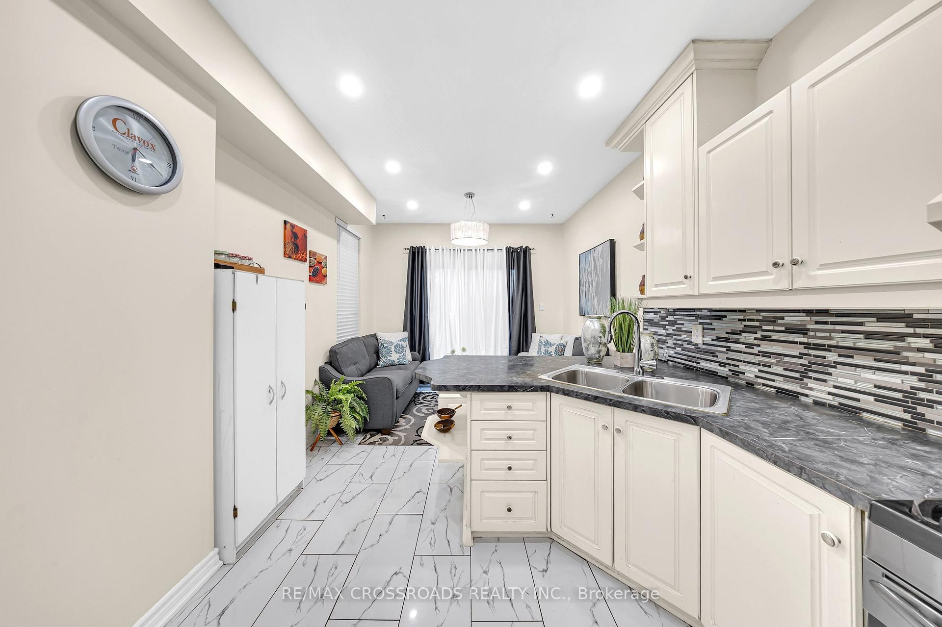 Photo 6 of 592A Danforth Road, Scarborough, Clairlea-Birchmount — HOMEH