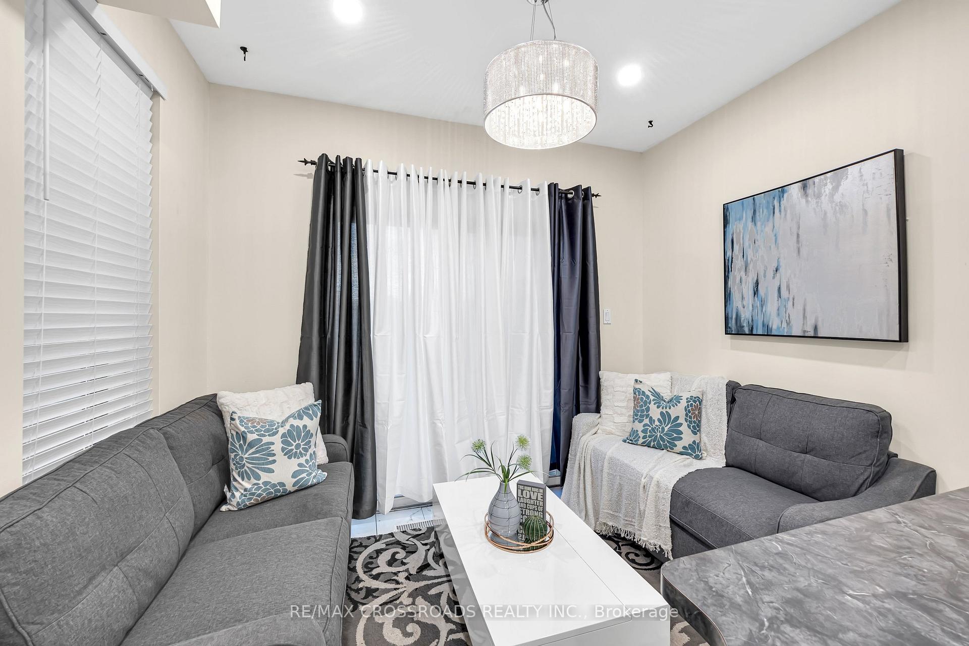Photo 7 of 592A Danforth Road, Scarborough, Clairlea-Birchmount — HOMEH