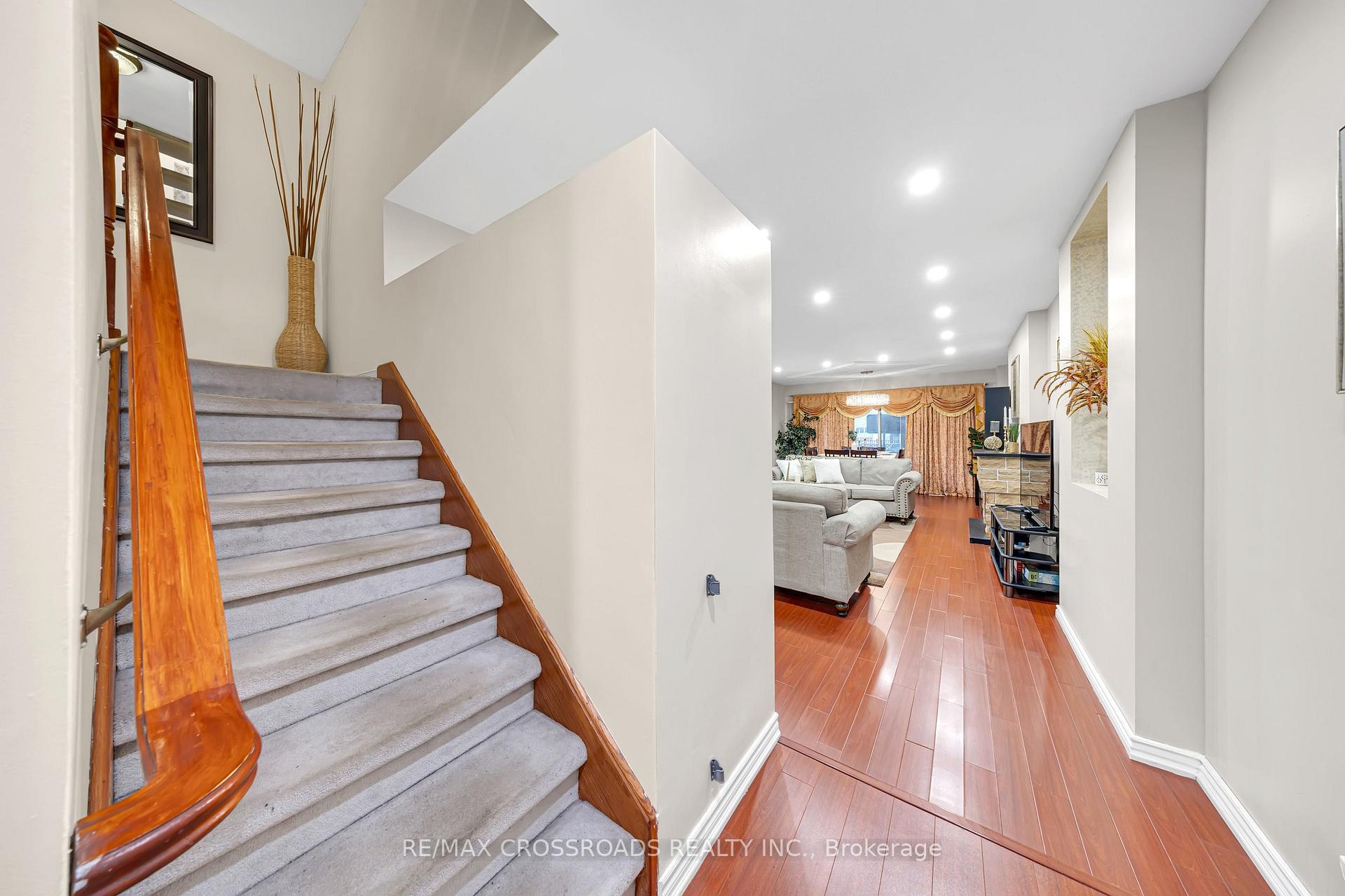 Photo 10 of 592A Danforth Road, Scarborough, Clairlea-Birchmount — HOMEH