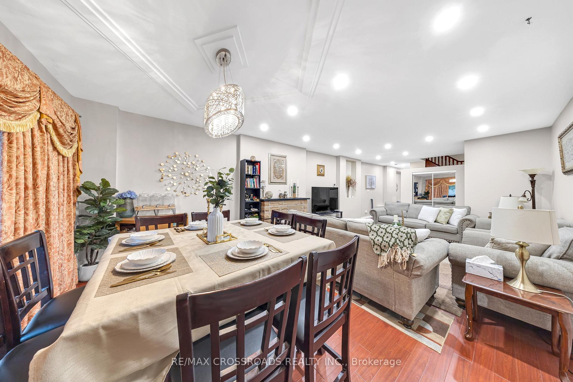 Photo 13 of 592A Danforth Road, Scarborough, Clairlea-Birchmount — HOMEH