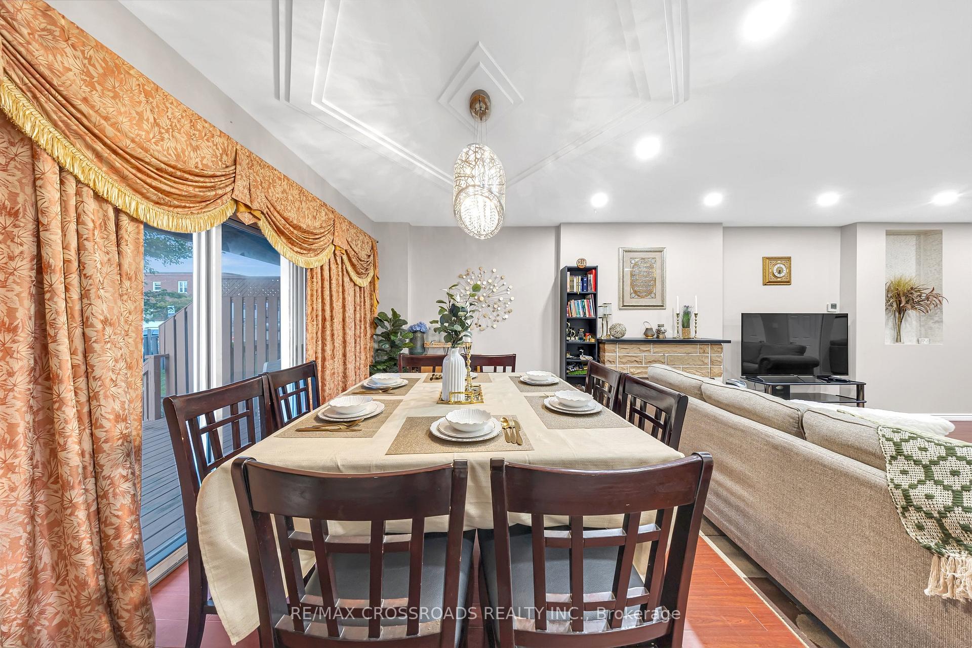 Photo 14 of 592A Danforth Road, Scarborough, Clairlea-Birchmount — HOMEH