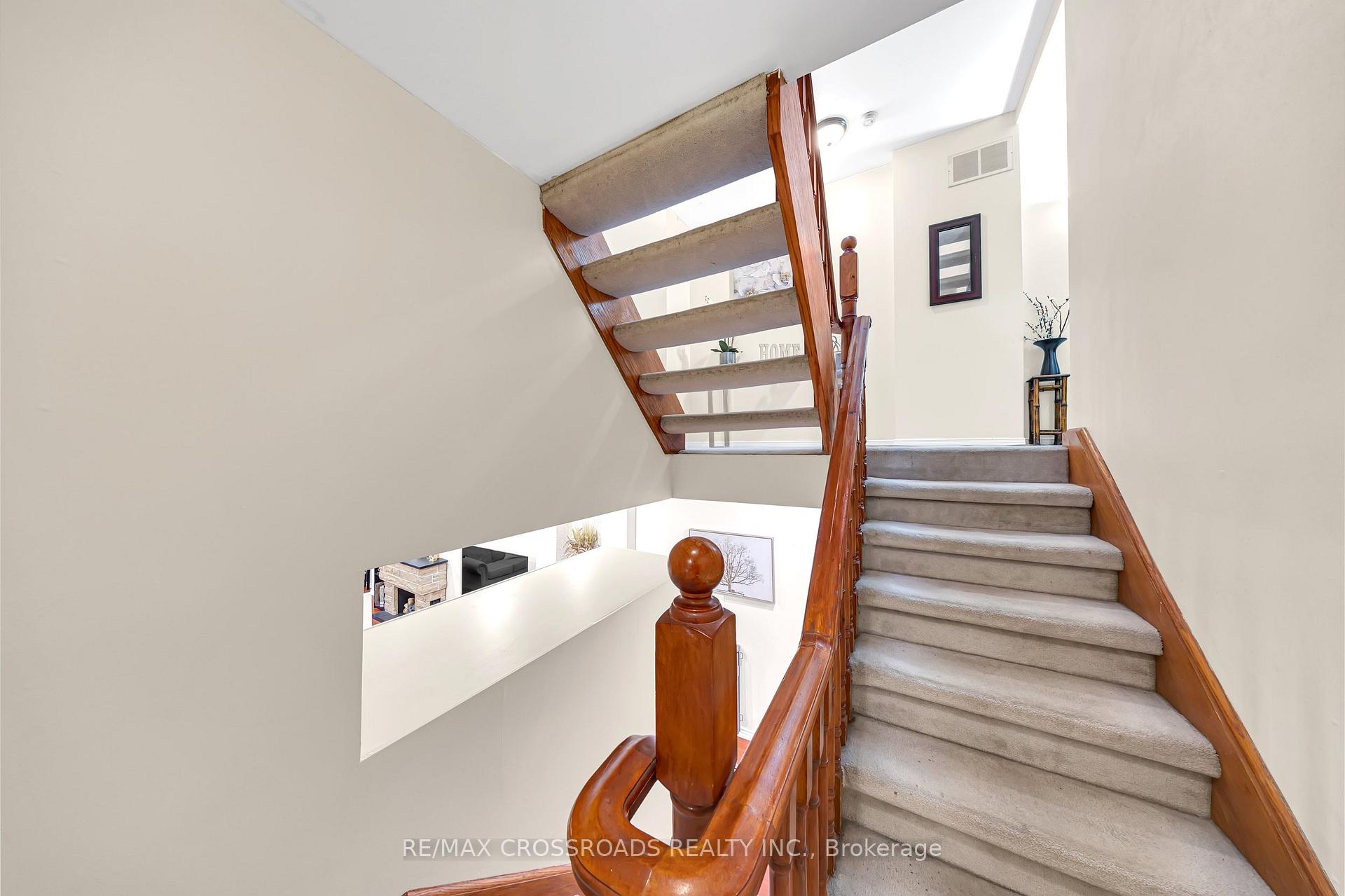 Photo 15 of 592A Danforth Road, Scarborough, Clairlea-Birchmount — HOMEH