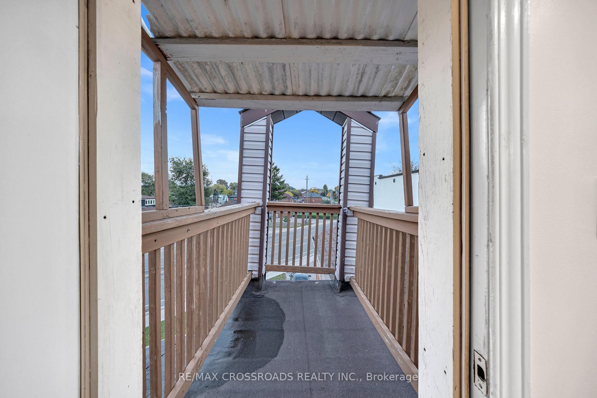 Photo 23 of 592A Danforth Road, Scarborough, Clairlea-Birchmount — HOMEH