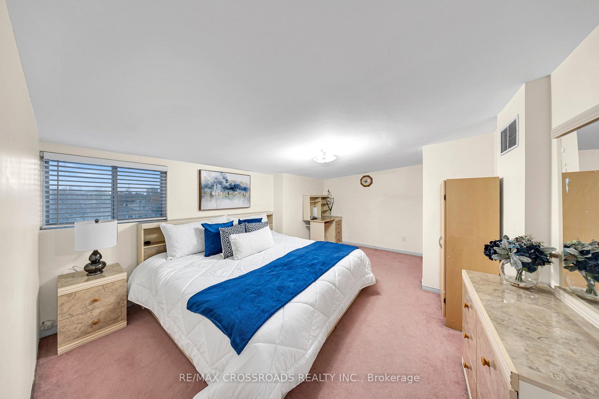 Photo 26 of 592A Danforth Road, Scarborough, Clairlea-Birchmount — HOMEH
