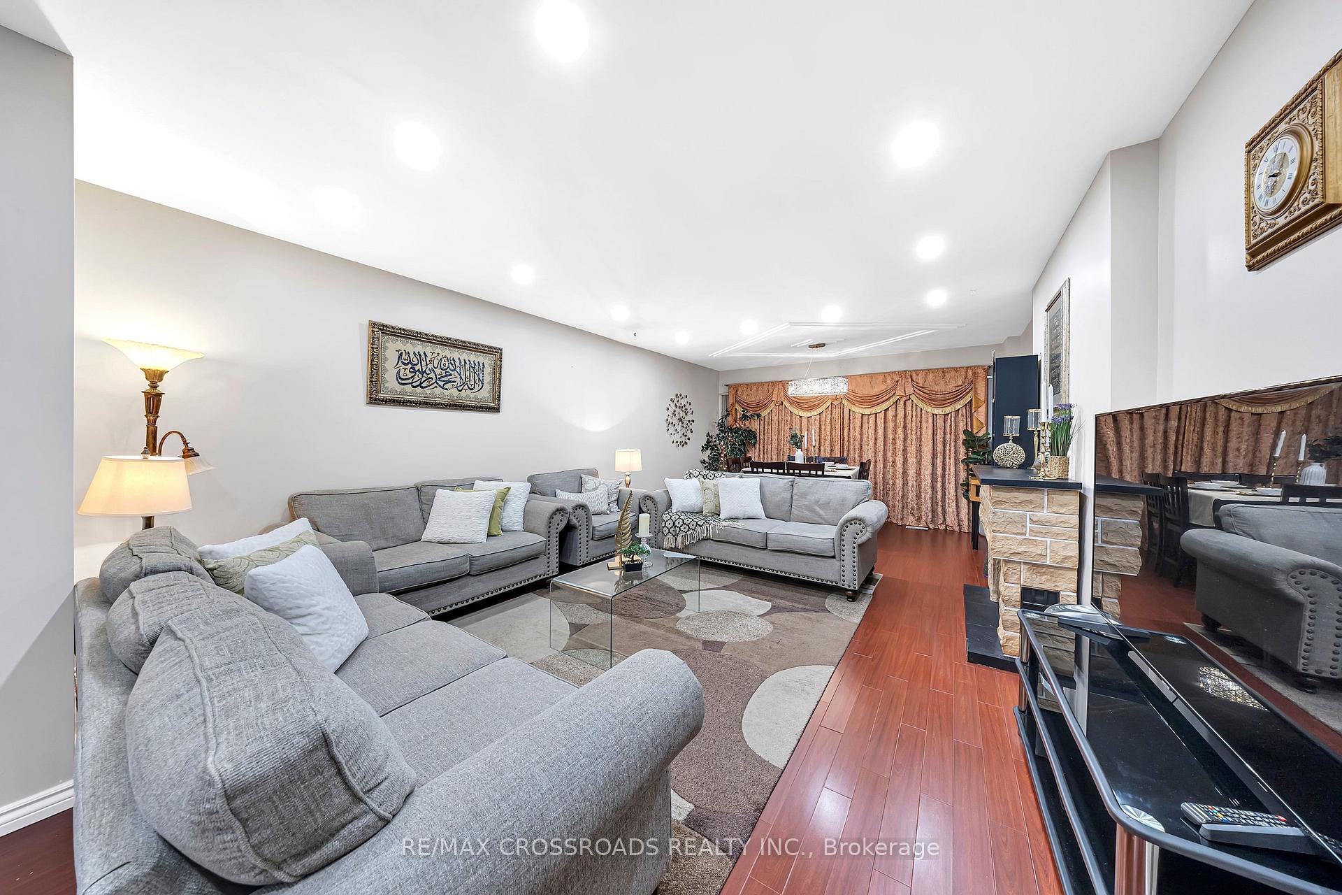 Photo 36 of 592A Danforth Road, Scarborough, Clairlea-Birchmount — HOMEH