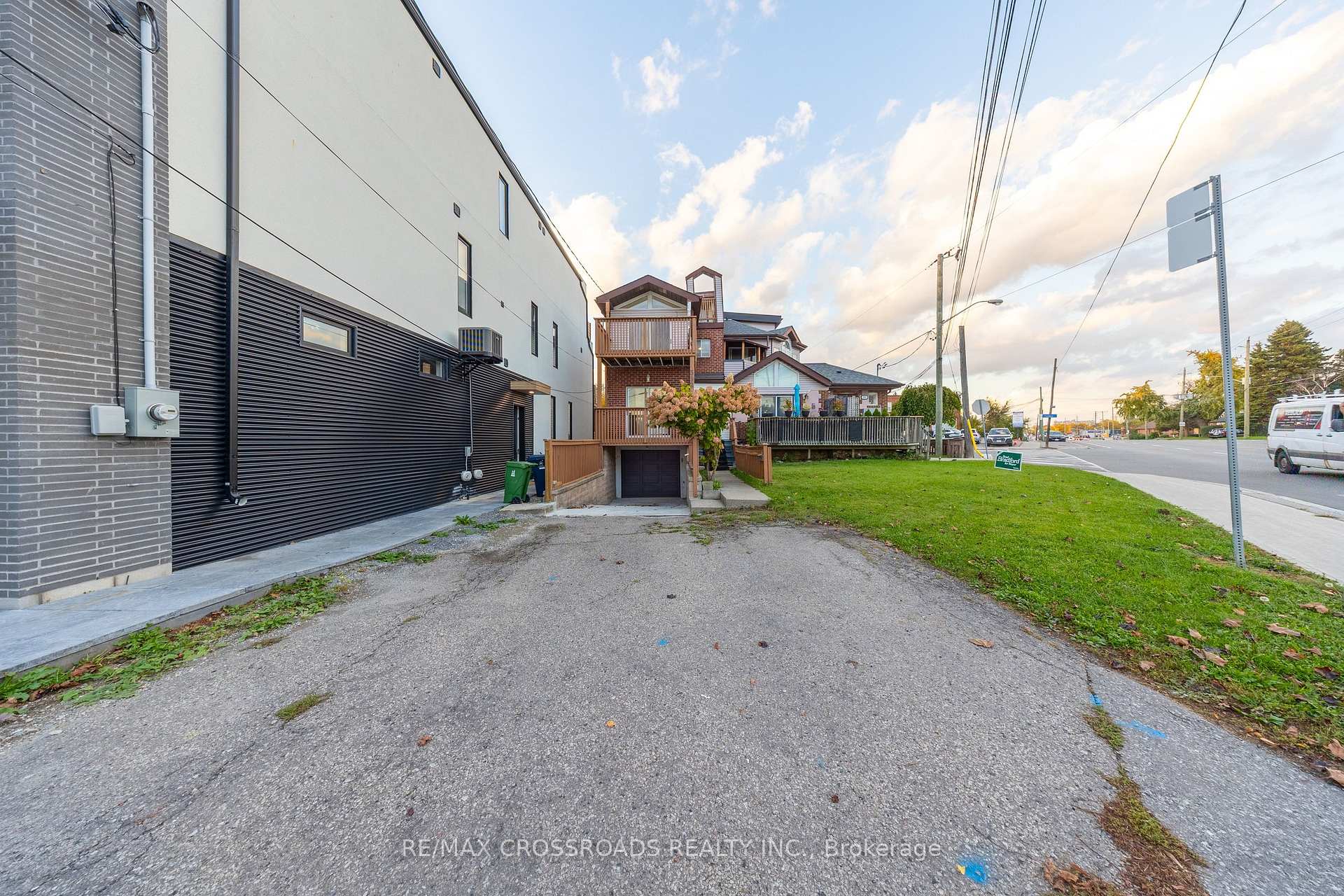 Photo 39 of 592A Danforth Road, Scarborough, Clairlea-Birchmount — HOMEH