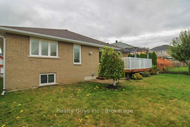 Photo 4 of 1682 Keppler Crescent, Peterborough, Monaghan Ward 2 — HOMEH