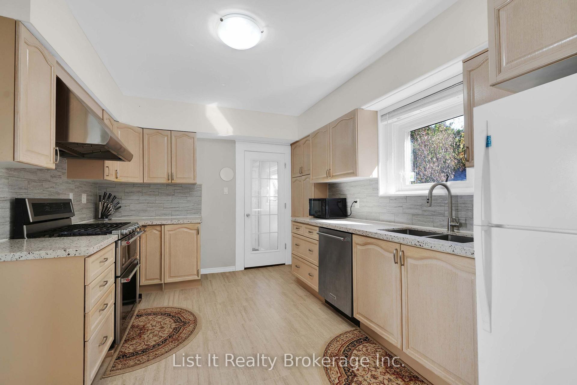 Photo 11 of 48 Brock Street E, Oshawa, O'Neill — HOMEH
