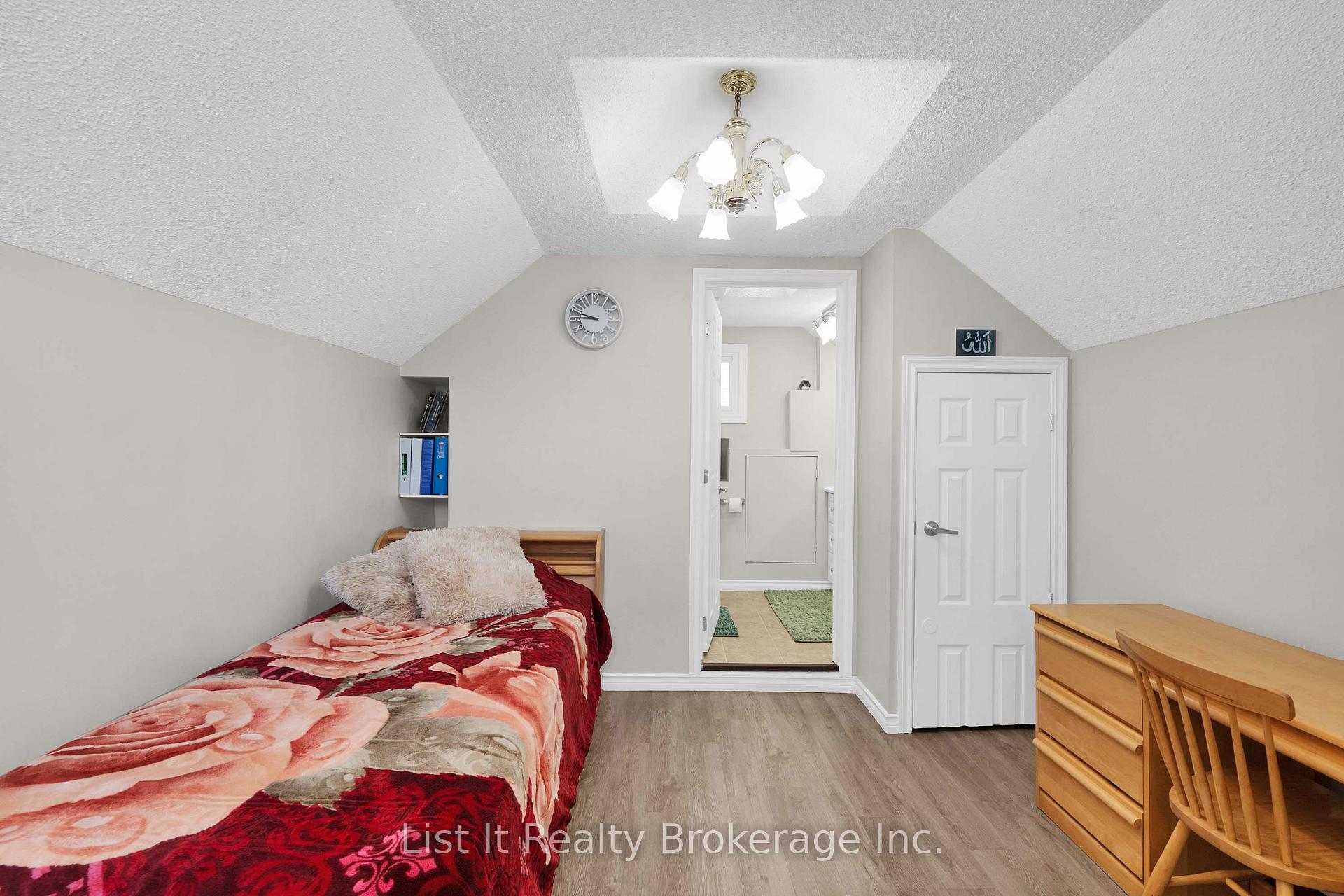 Photo 23 of 48 Brock Street E, Oshawa, O'Neill — HOMEH