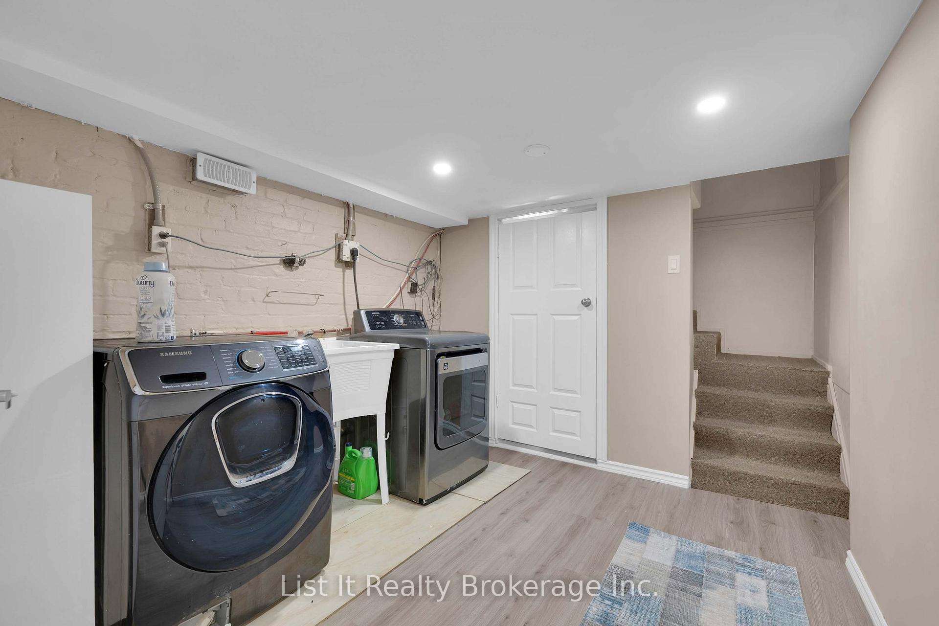 Photo 33 of 48 Brock Street E, Oshawa, O'Neill — HOMEH