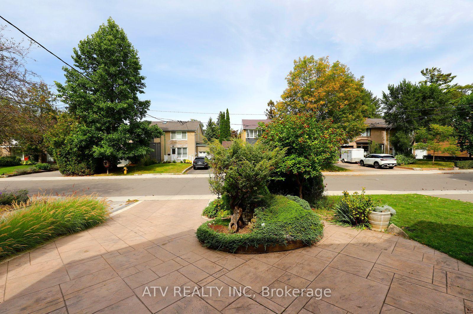 Photo 3 of 235 Saint Marks Road, Toronto, Lambton Baby Point — HOMEH