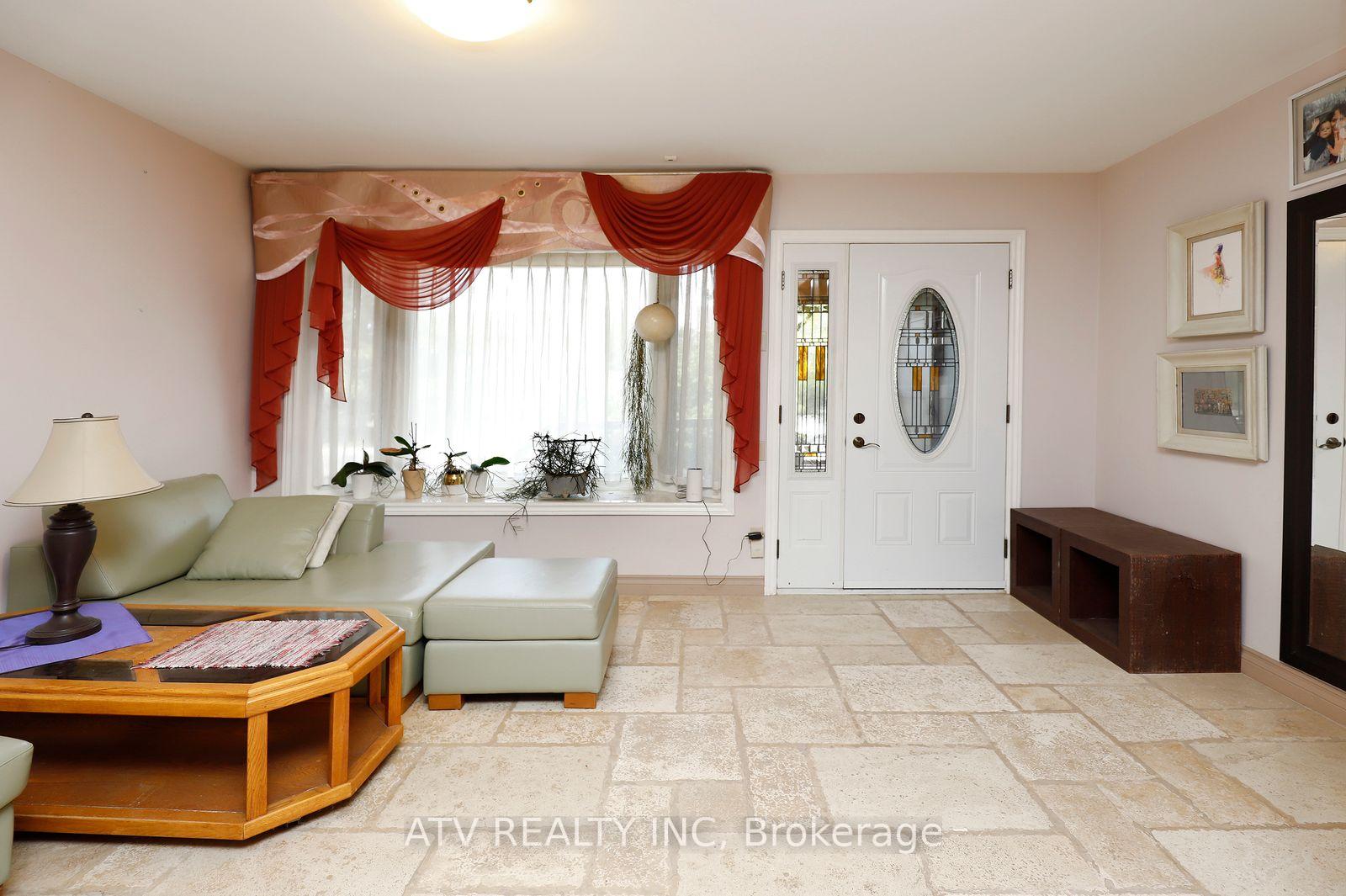 Photo 6 of 235 Saint Marks Road, Toronto, Lambton Baby Point — HOMEH