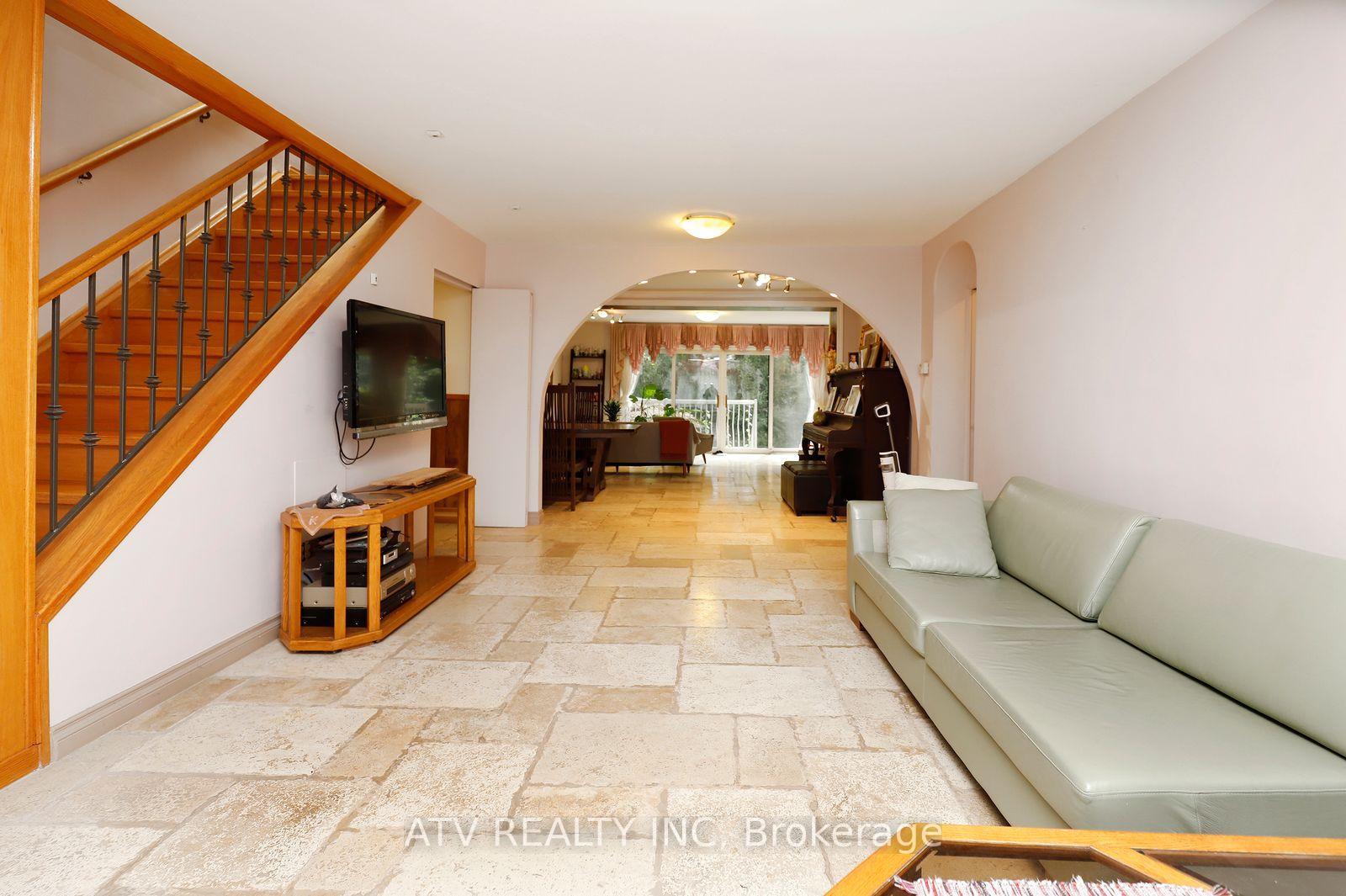Photo 9 of 235 Saint Marks Road, Toronto, Lambton Baby Point — HOMEH