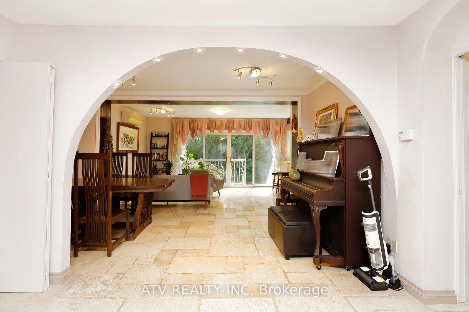 Photo 10 of 235 Saint Marks Road, Toronto, Lambton Baby Point — HOMEH