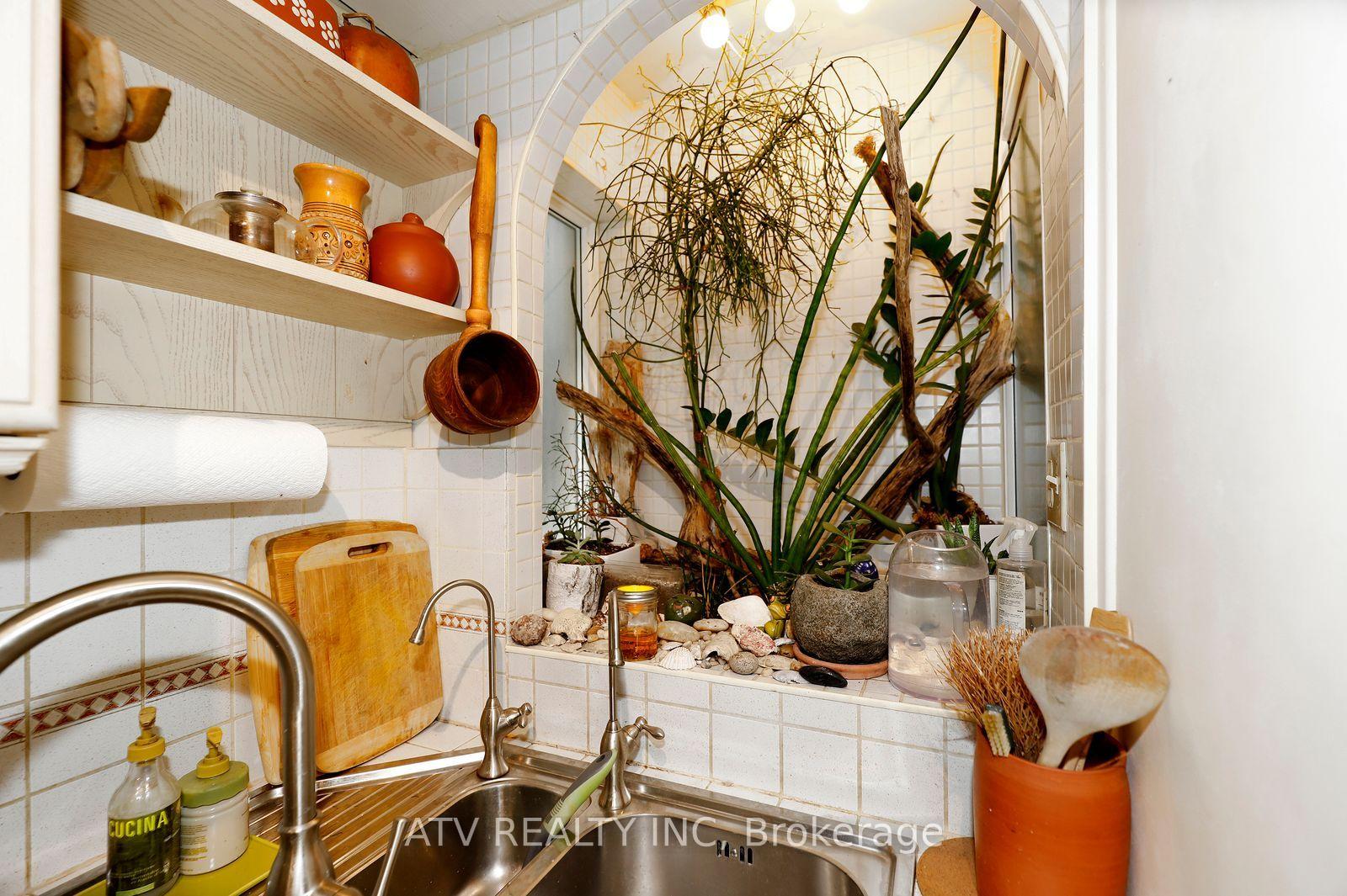 Photo 19 of 235 Saint Marks Road, Toronto, Lambton Baby Point — HOMEH