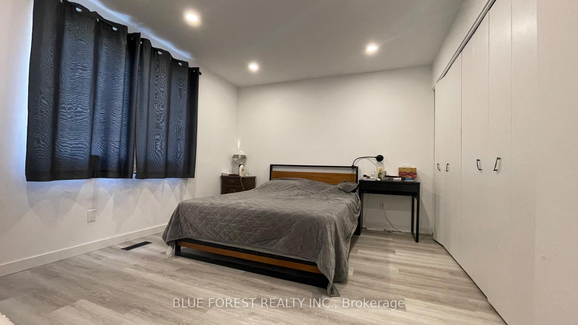 Photo 2 of 2-53 Tumbleweed Crescent, London, South X — HOMEH